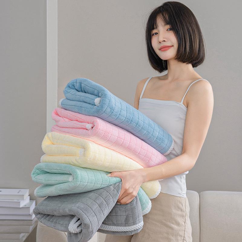 Coral Fleece New Checkered Bath Towel for Adult Home Daily Use, Soft and Absorbent Dry Hair Towel for Showering, Large Towel