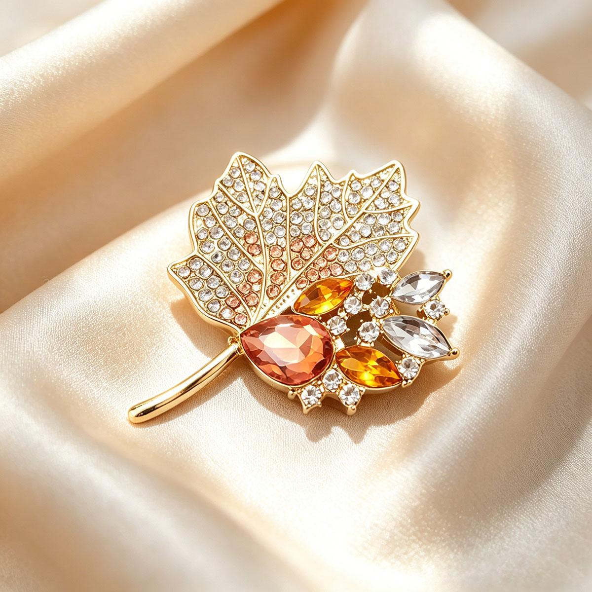 Hollow Maple Leaf Brooch for Women, High-end Exquisite Pin, Daily Wear, Elegant Suit, High-end Welcome Accessory