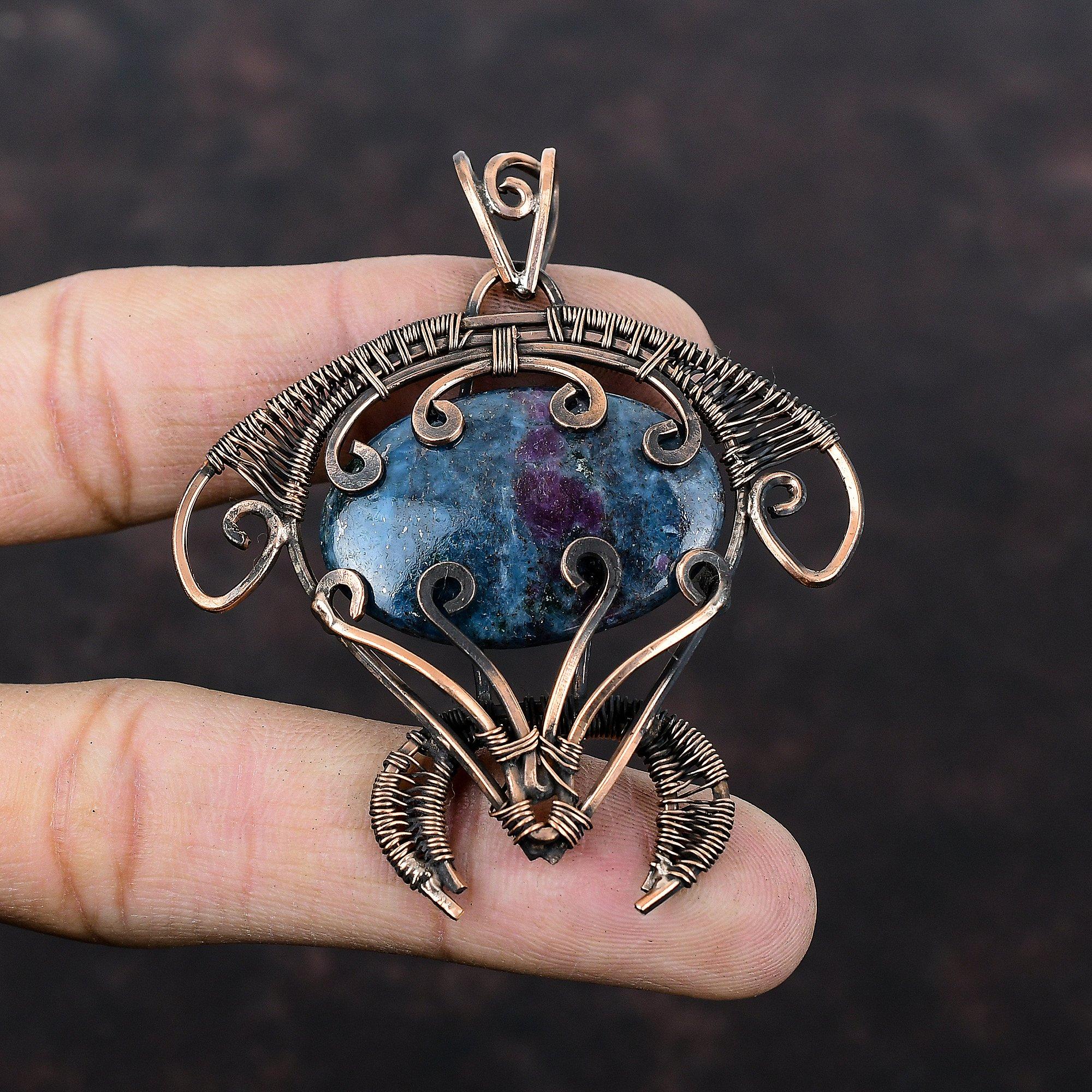 Pandantiv Cianit Albastru cu Rubin Pandantiv cu Piatră Prețioasă Înfășurat în Sârmă de Cupru Bijuterii Cianit Albastru cu Rubin Pandantiv Broască Țestoasă Handmade Bijuterii din Sârmă de Cupru