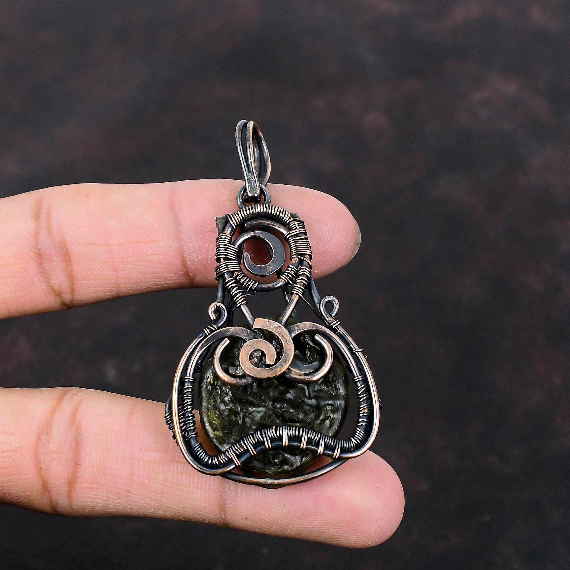 Pandantiv moldovenesc sârmă de cupru pandantiv înfășurat bijuterii cu pietre prețioase pandantiv nou-nouț bijuterii învelitoare din sârmă pandantiv lucrat manual bijuterii din cupru pentru cadou