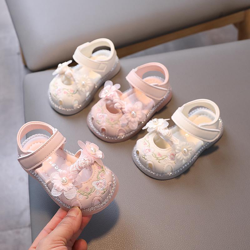 Summer New Baby Girl Baotou Sandals Baby Soft soled Sneakers Anti slip and Anti kick Princess Shoes Embroidered Chinese Style