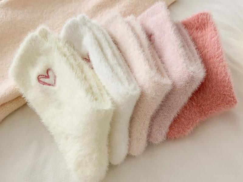 Women's Thickened Mink Fur Socks Pink Heart Embroidery Plush Sleepwear Solid Color Warm Middle Tube Autumn Winter Home Stockings Socks