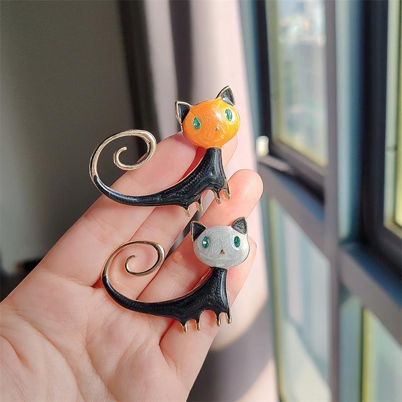 New Cute Shiny Rhinestone Cat Brooch Retro Animal Kitty Pin Men and Women Clothing Accessories Jewelry Gifts