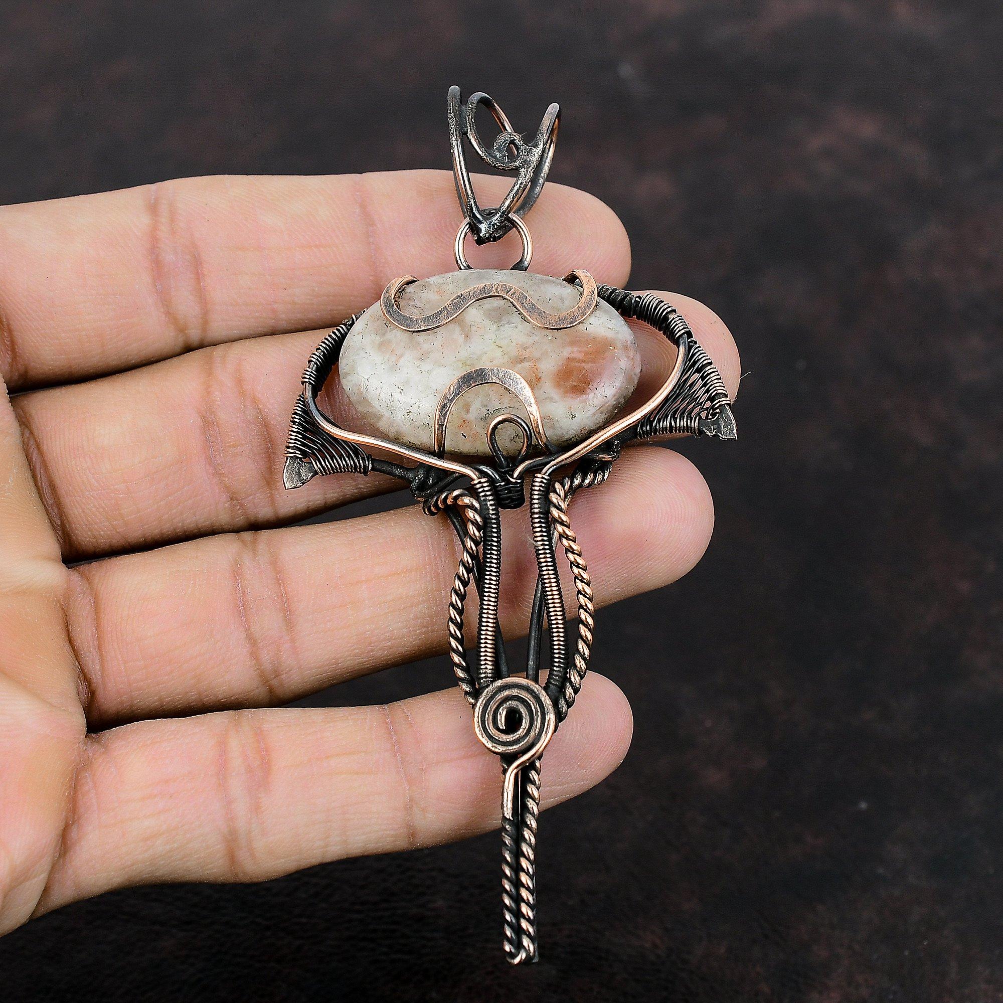 Pandantiv Piatră Soarelui Pandantiv Înfășurat în Sârmă de Cupru Bijuterii cu Piatră Prețioasă Piatră Soarelui Pandantiv cu Design Ultima Oră Pandantiv Făcut Manual Bijuterii din Cupru Cadou Pentru Femei