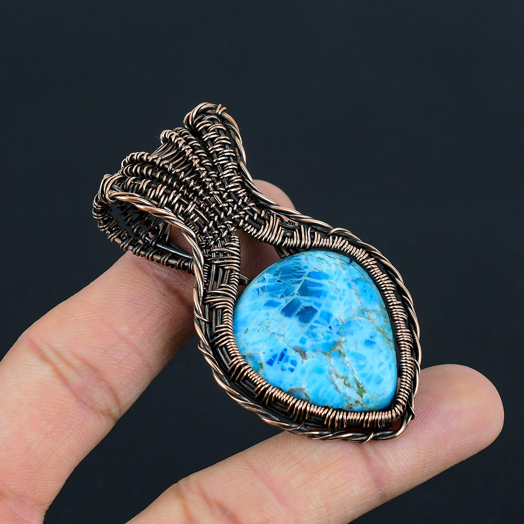 Neonblauer Apatit Edelstein Handgemachter Kupferdraht Wickelschmuck Schöner Anhänger für Sie