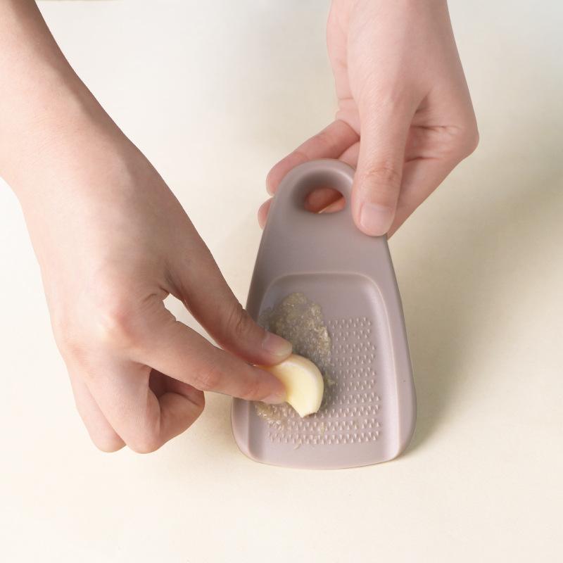 Multifunctional 5-in-1 Portable Kitchen Gadget Peeler Bottle Opener Garlic Grinder Cheese Grater