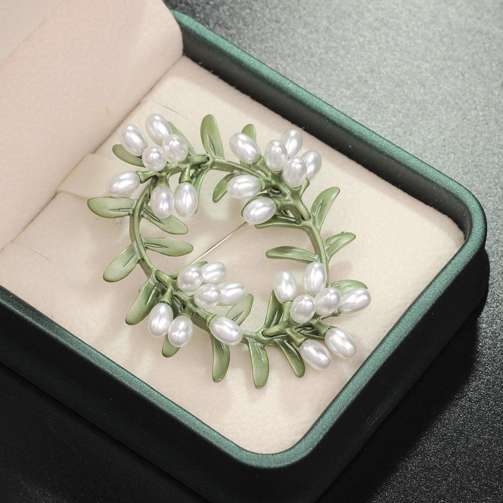 High-End Pearl Brooch Women'S Anti-Light Garland Brooch High-End Niche Brooch Clothing Jewelry