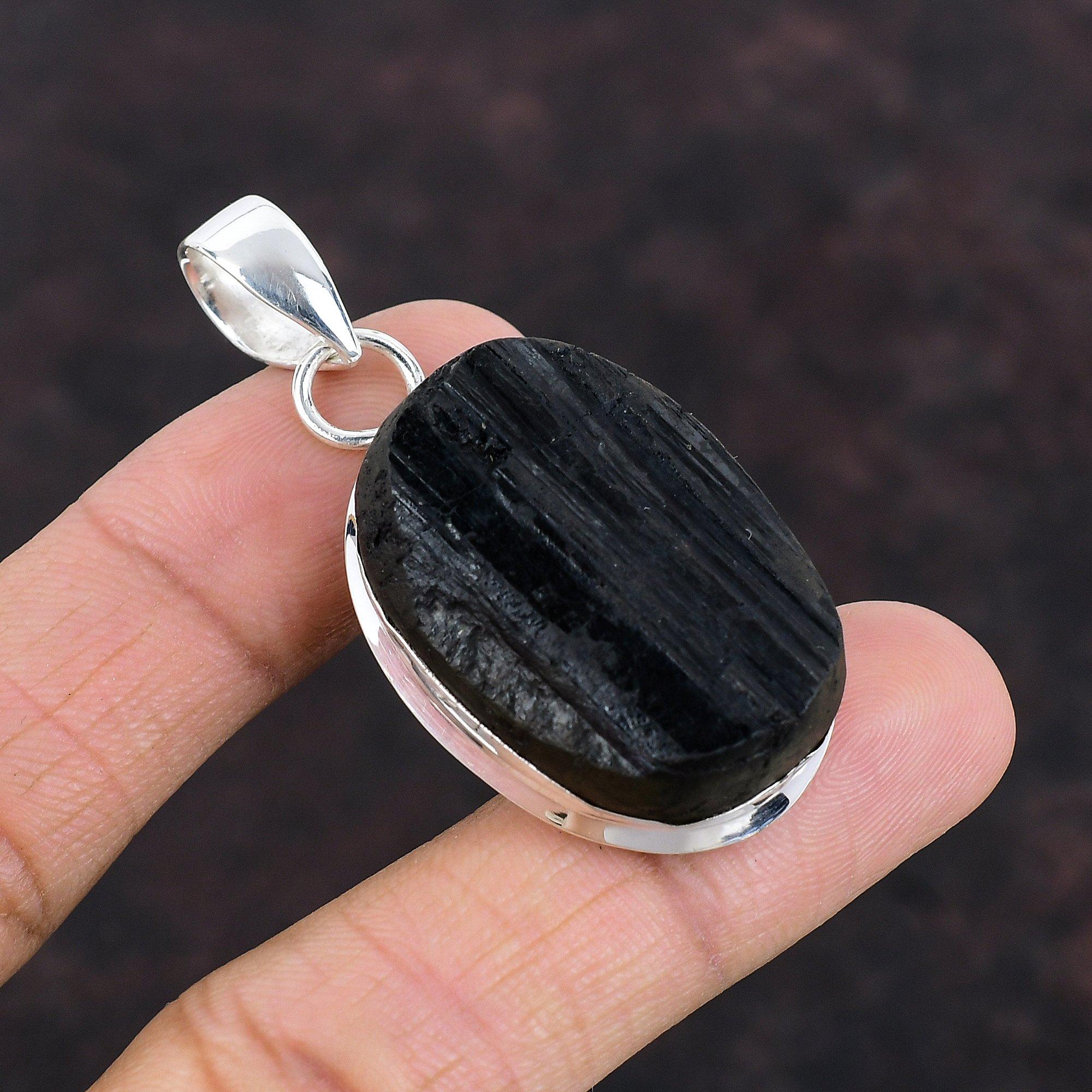 Svart turmalin grovt hänge En kvalitets ädelstenshänge Handgjorda smycken 925 sterling silver hänge grov sten smycken present till henne