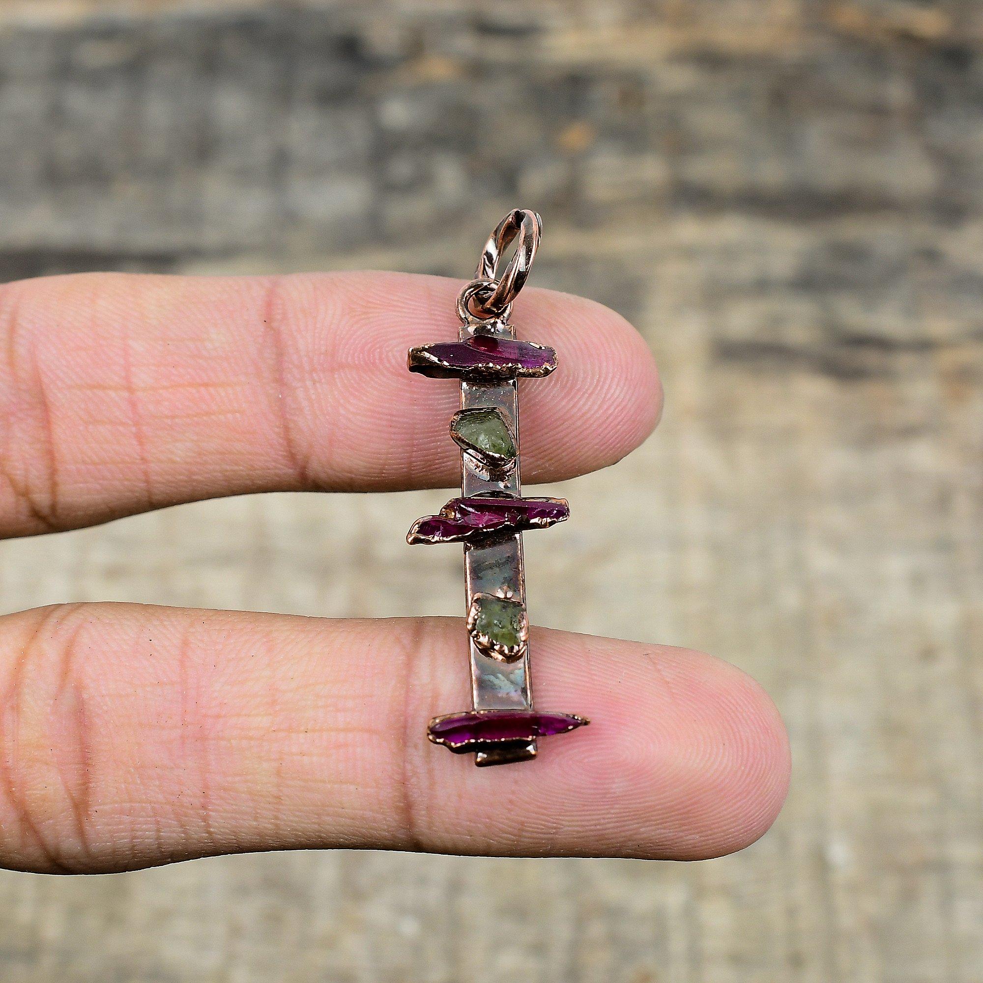 Růžový a Zelený Turmalín Surový Přívěsek Elektroformovaný Měděný Přívěsek Ručně Vyráběné Šperky Drahokamový Přívěsek Elektroformované Šperky Zásnubní Dárek