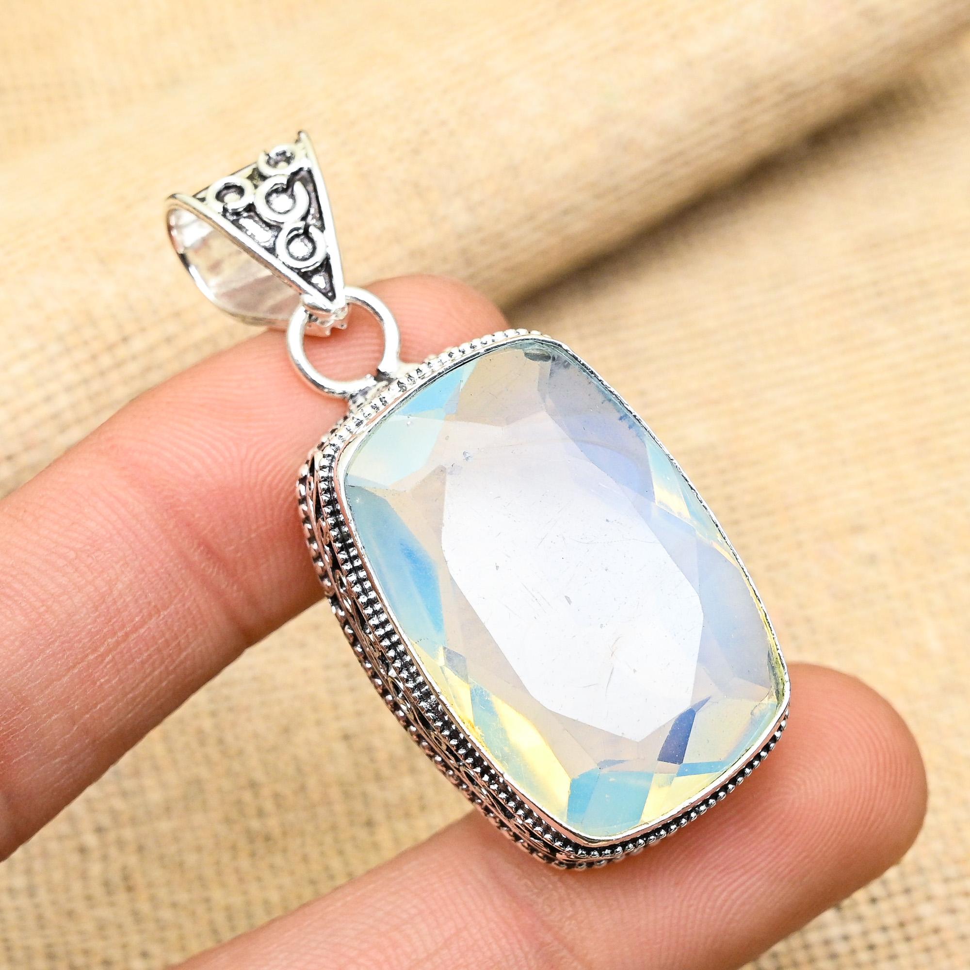 Milky Opal Gemstone Ručně vyráběné šperky z 925 Sterling Silver Krásný přívěsek pro ženy