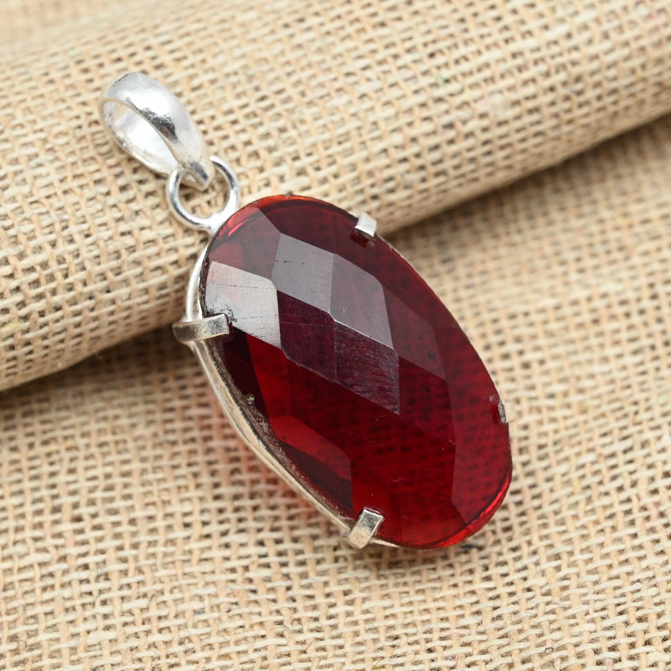 Facetterad granat Underbara ädelstenssmycken 925 Sterling Silver Handgjorda hängsmycke