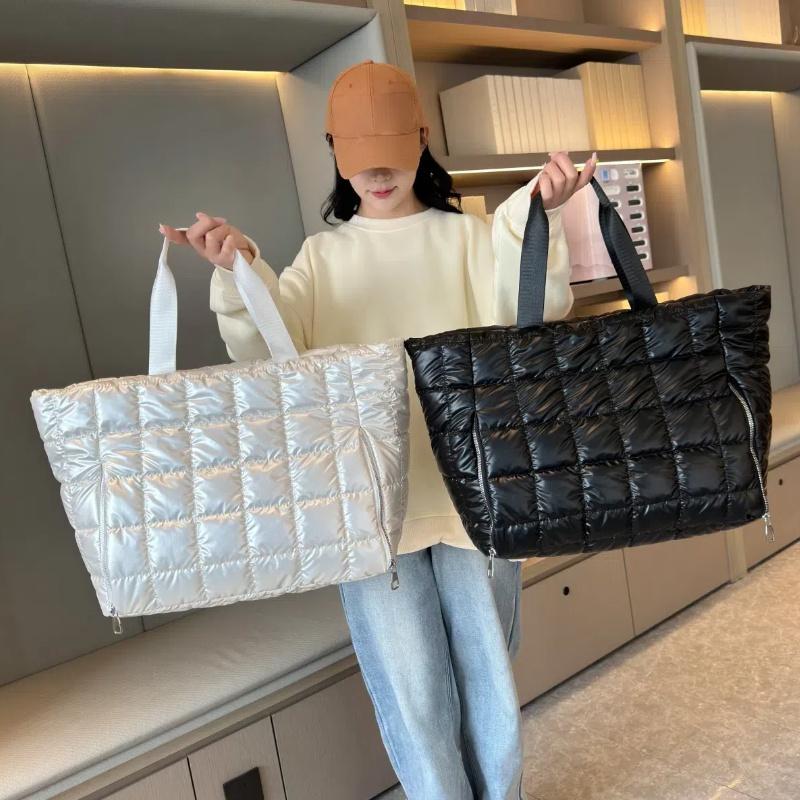 Large Capacity Quilted Tote Bags for Women Solid Color Women's Shoulder Bag for Gym Travel Fashionable Nylon Winter Padded Handbag