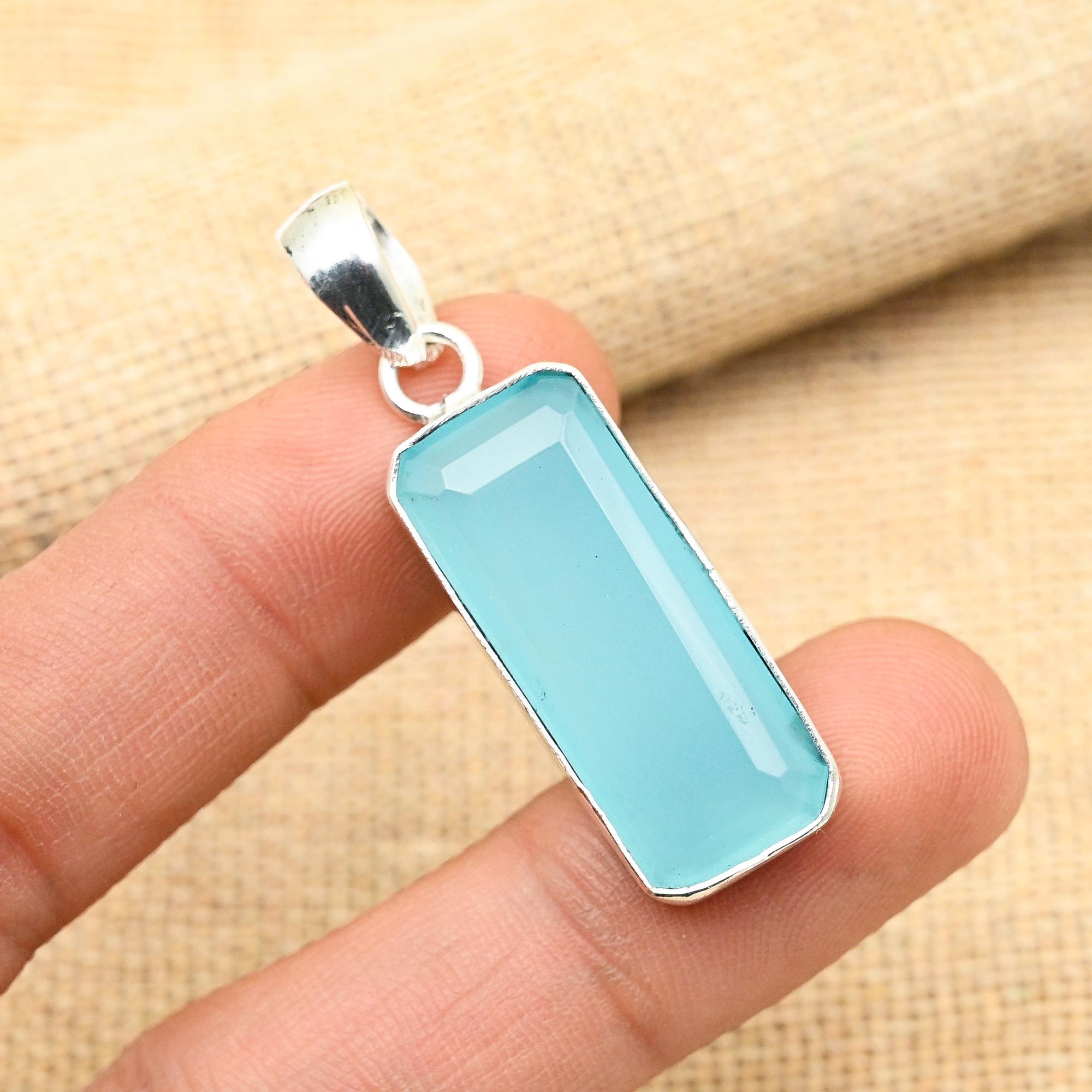 Blauer Chalcedon-Edelstein, handgefertigter Schmuckanhänger aus 925er Sterlingsilber für Sie