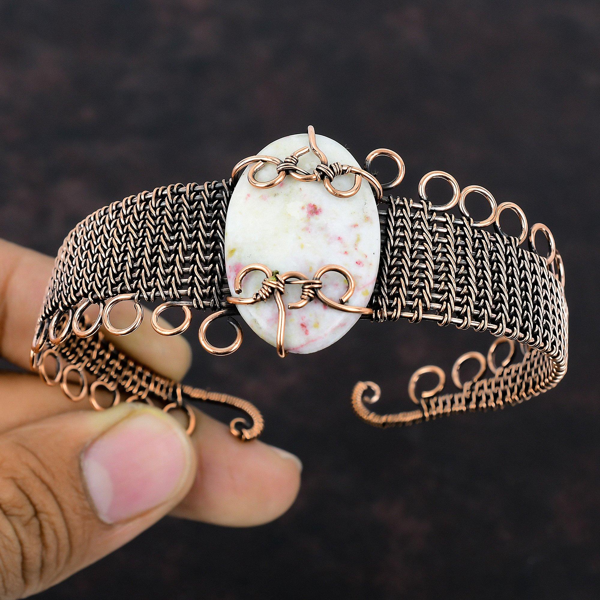 Zinnober Armreif Kupferdraht umwickelt Verstellbarer Armreif Handgefertigter Armreif Edelstein Armreif Zum Geschenk Kupferschmuck Designer Armreif