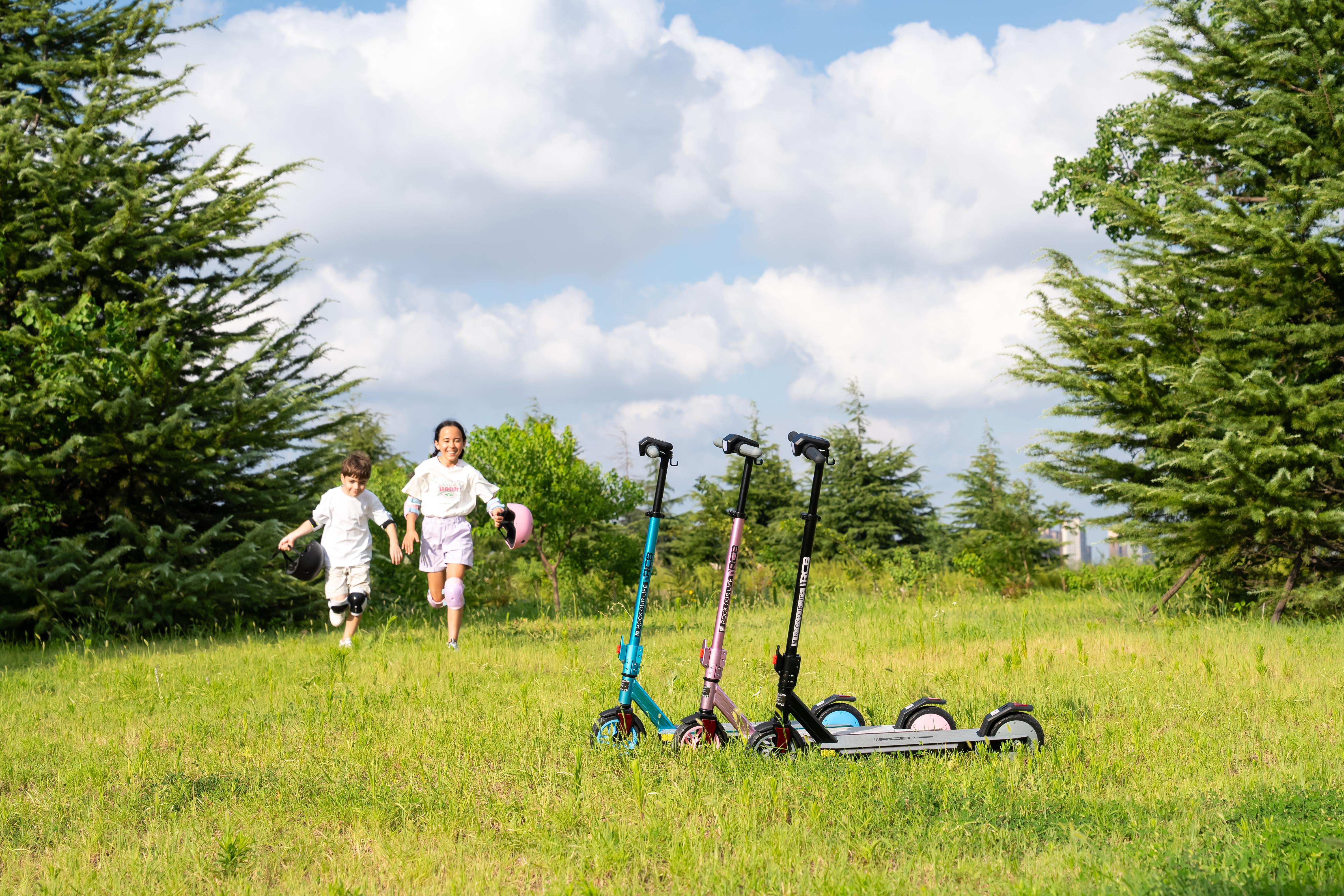 RCB R12 PRO Pink Electric Scooter – 220W – 3 Speeds – 7” – Colorful LEDs – Digital Display – 15KM – Perfect Gift