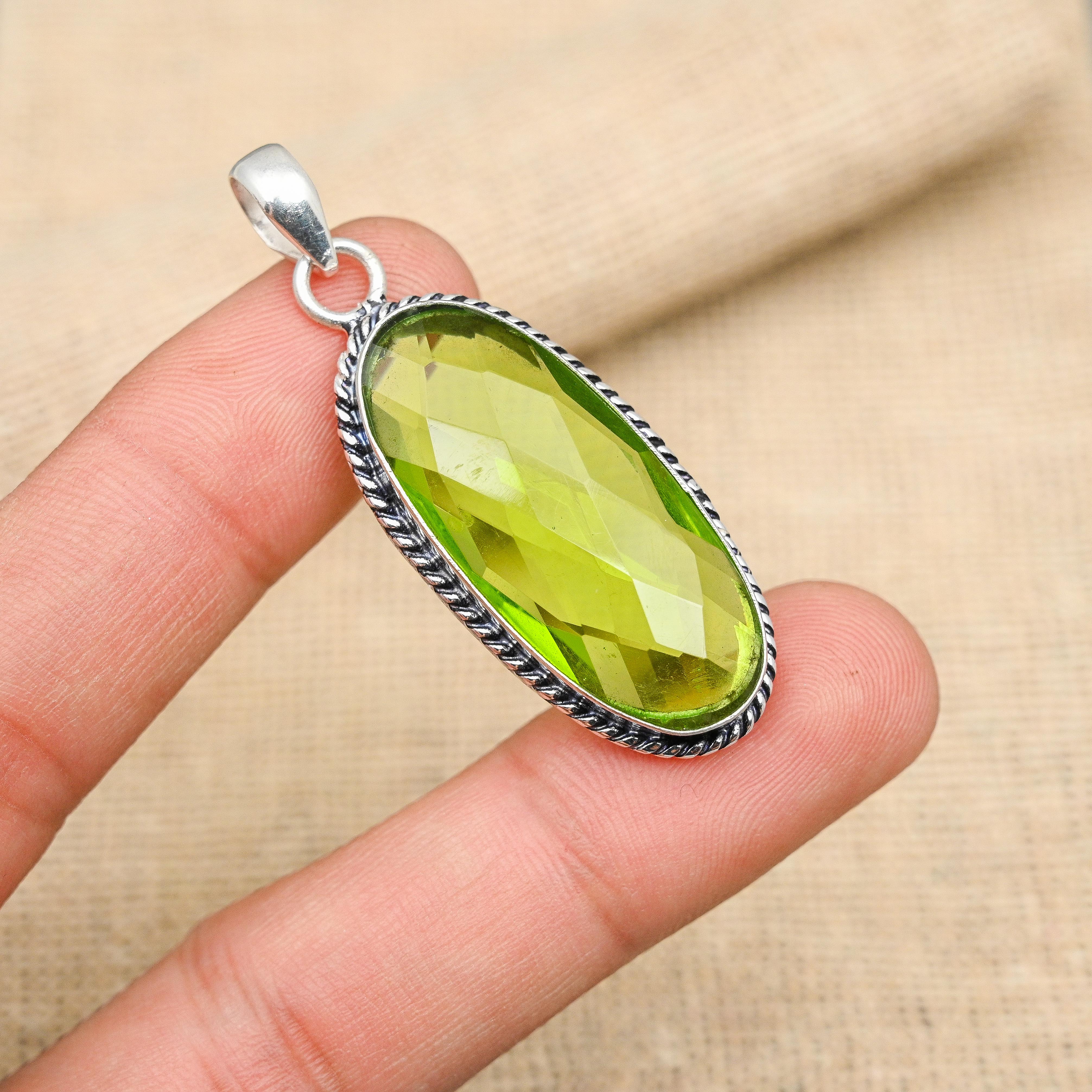 Colgante de peridoto hecho a mano en plata de ley 925 para bodas.
