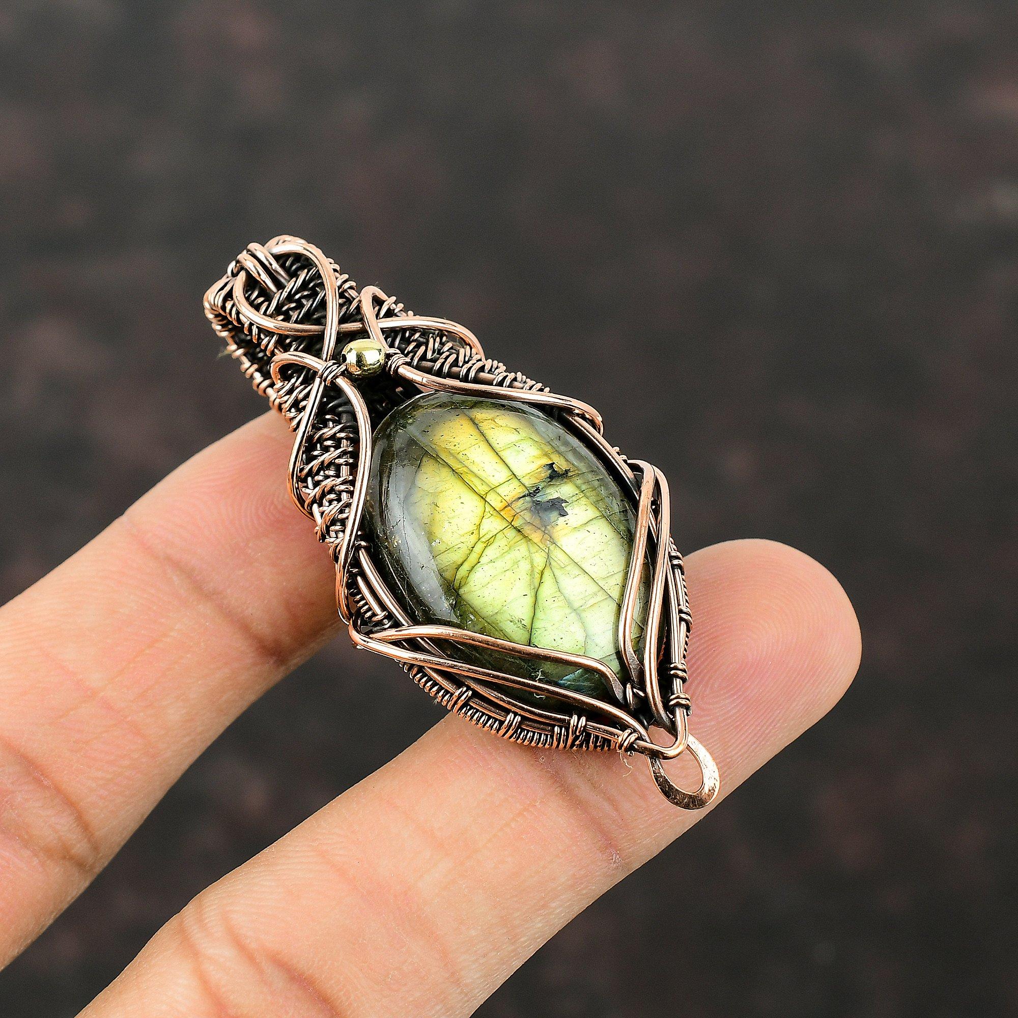 Pingente de cobre labradorita com fio enrolado em pingente de pedra preciosa, joia de cobre, pingente feito à mão, pingente de design mais recente, joia enrolada em fio para presente