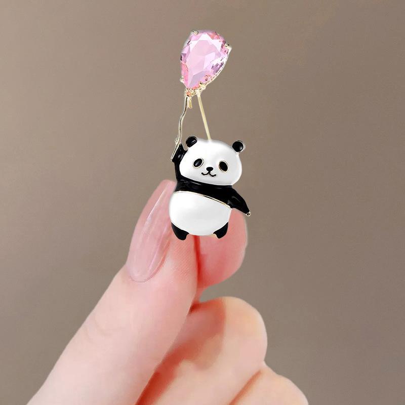 Broches panda mignonnes pour femmes en émail tenant un ballon Animal Party Casual Broches Cadeaux