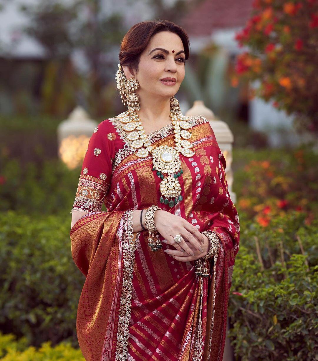 Trendy indyjskie gotowe do noszenia sari z jedwabiu lichi w kolorze złotym jari