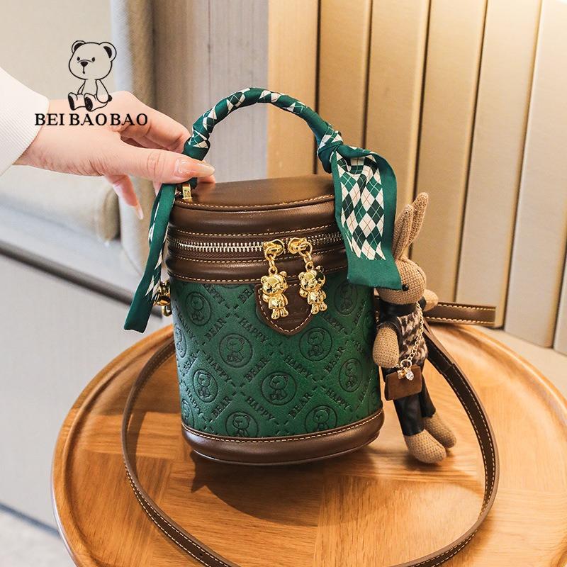 Fashion High Luxury Women's Bucket Bags Cute Cartoon Bear Letter Embossed Cylinder Messenger Bag with Exquisite Pendant Ladies Single Shoulder Bags