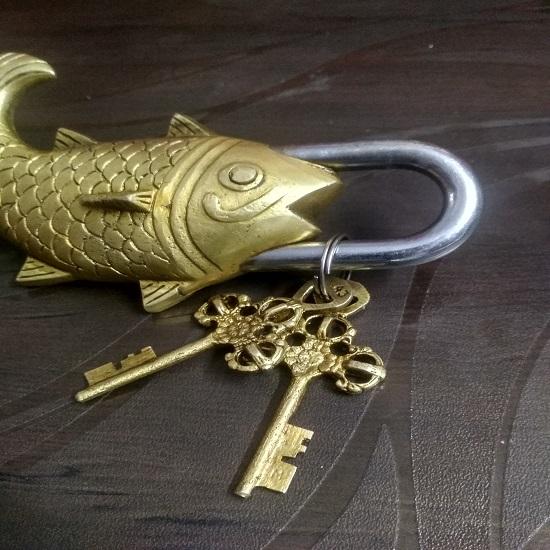 Golden Fish Design Functional Brass Lock with 2 Keys Handcrafted Collectible Decorative Showpiece Door Gate