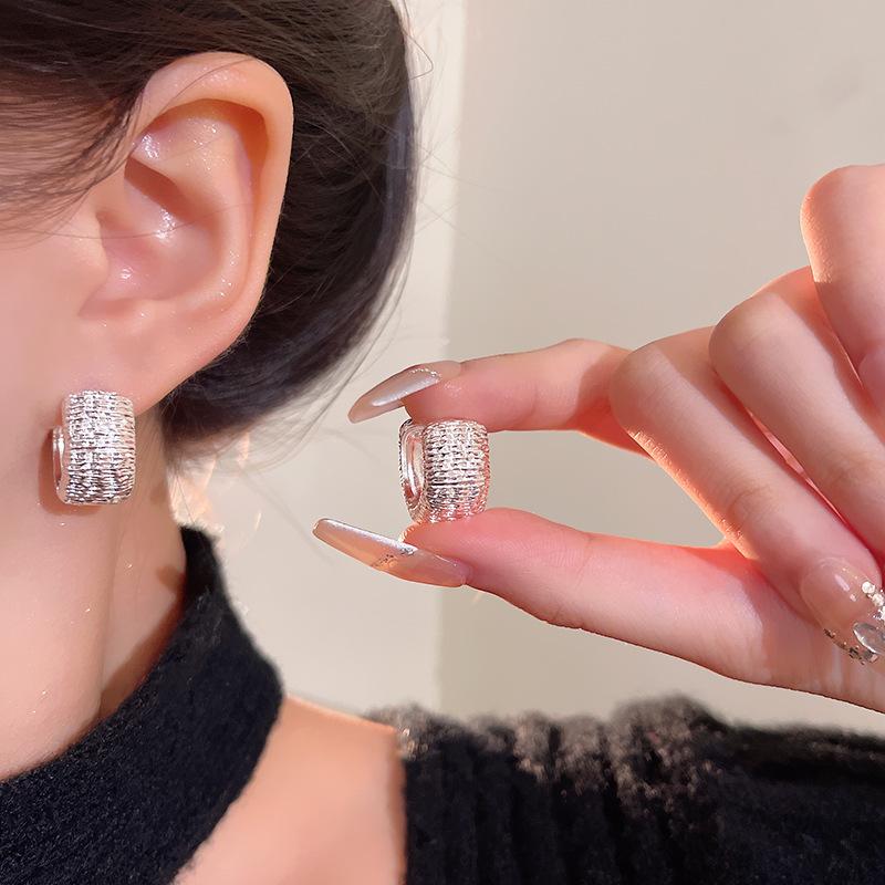 Hong Kong Retro Style Texture U Shaped Ear Clip Wide Earrings For Women