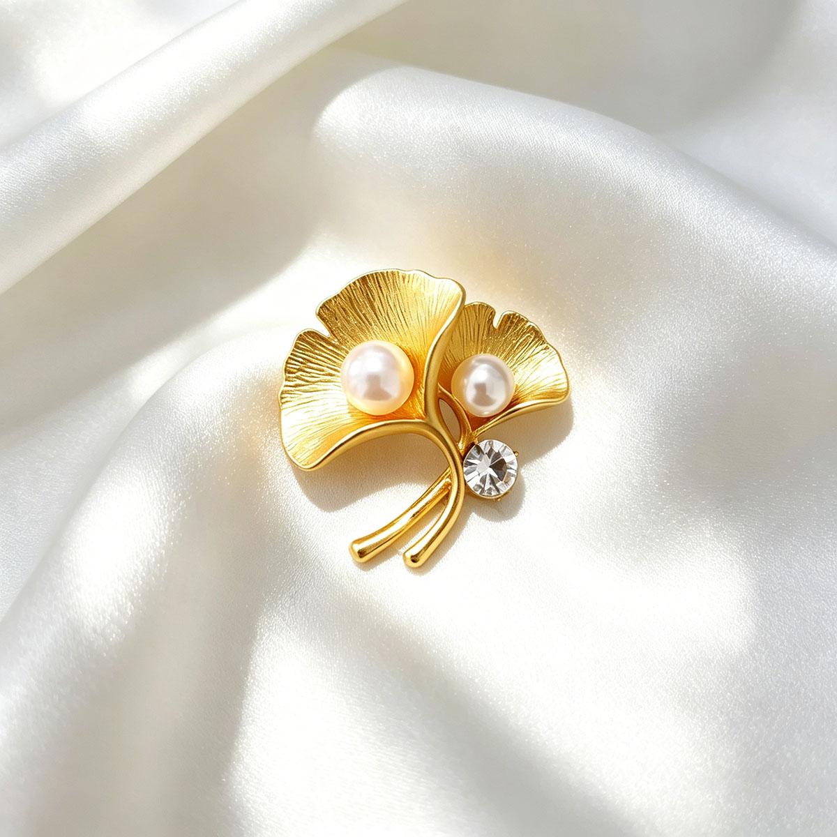 Ginkgo Leaf Brooch, Imitation Pearl High-End Exquisite Badge, Business Lapel Pin Brooch Button for Men and Women Suit Accessory