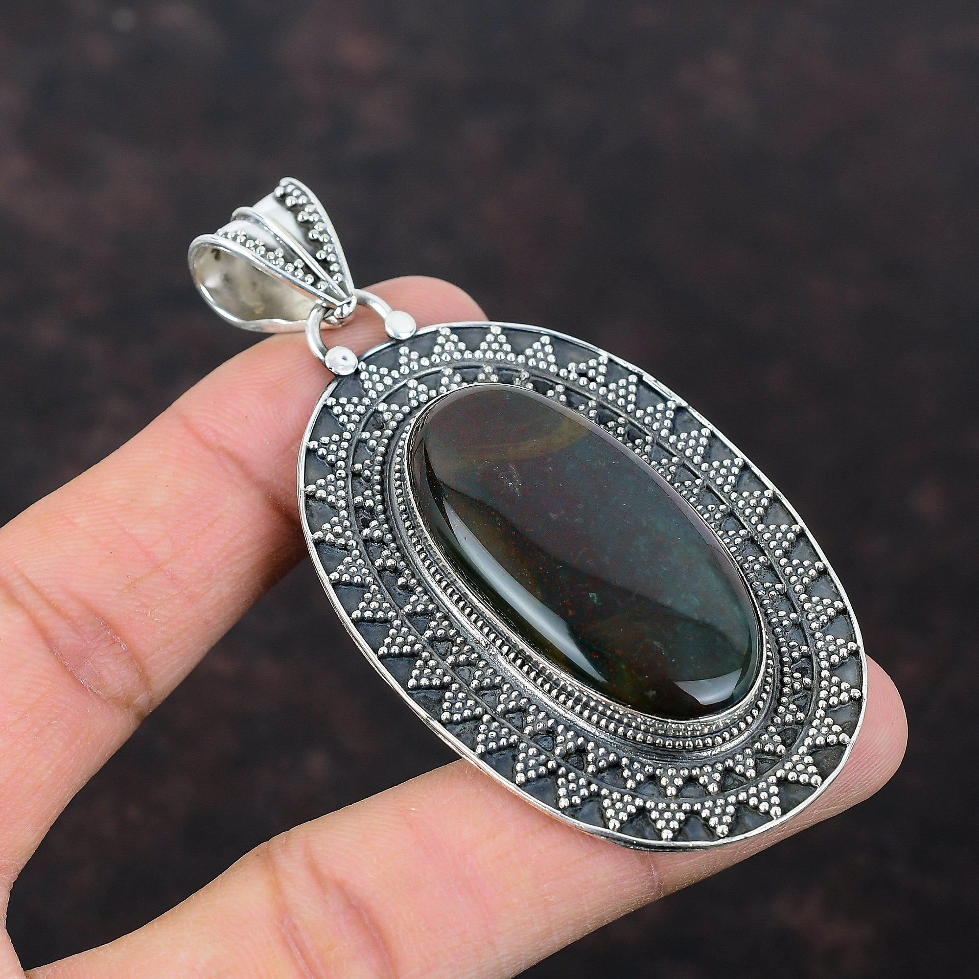 Ciondolo Bloodstone Gioielli meravigliosi fatti a mano Ciondolo in argento sterling 925 Ciondolo con pietra preziosa Gioielli vintage Regalo per le donne Ciondolo con pietra portafortuna