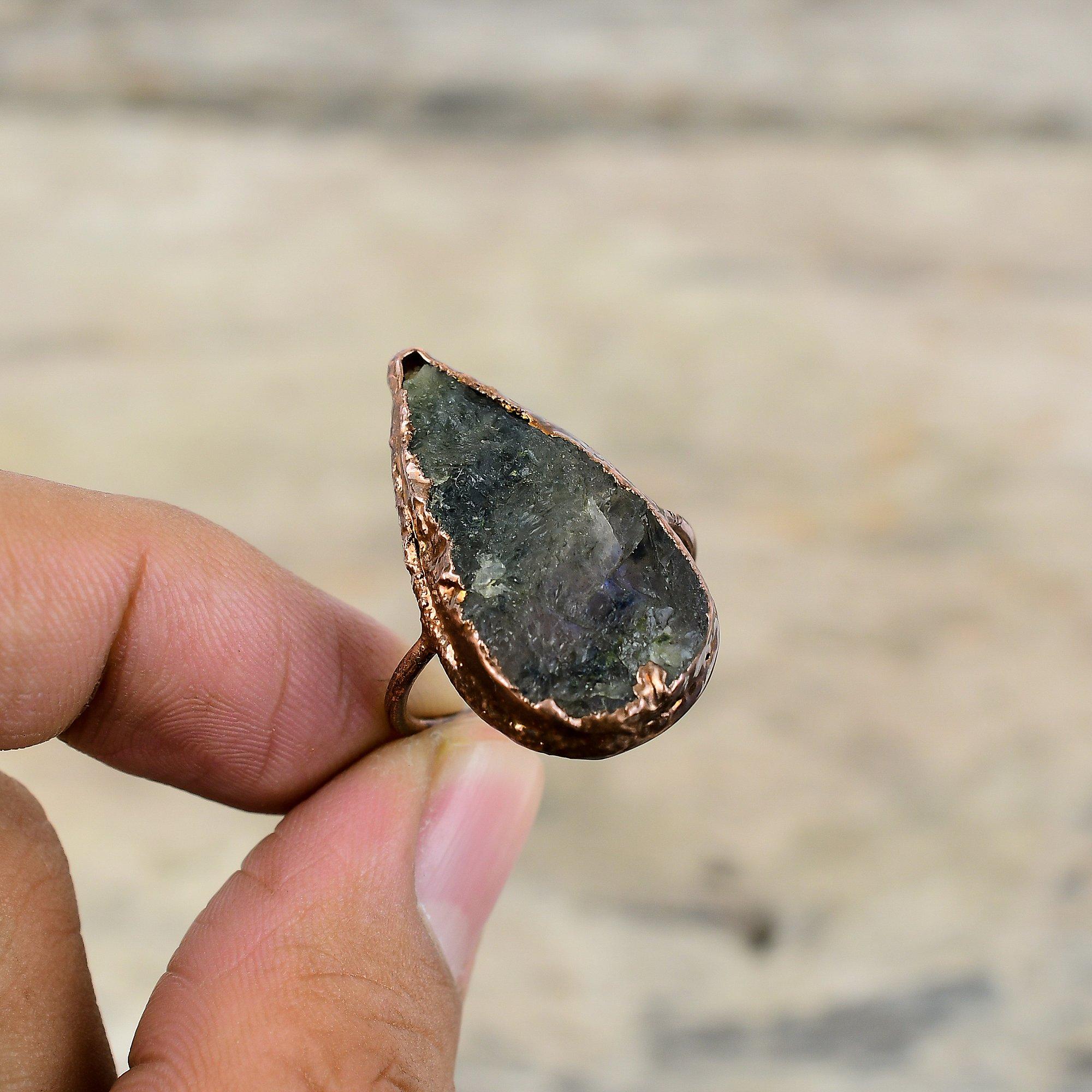 Bague en labradorite brute Bague en cuivre électroformé Bague réglable Bijoux faits à la main Bague en pierre précieuse délicate Bijoux en cuivre électroformé pour cadeau