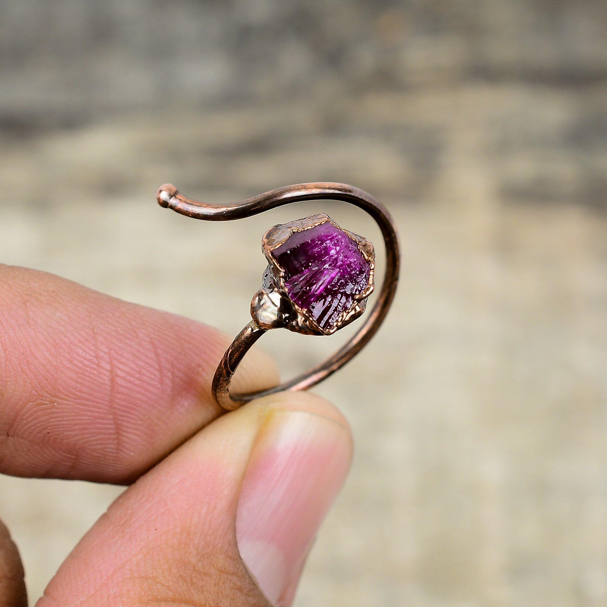 Bague en tourmaline rose brute Bague en cuivre électroformé Bague réglable faite à la main Bagues en pierres précieuses véritables Bijoux en cuivre électroformé Cadeau pour elle