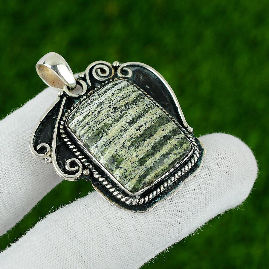 Jubiläumsgeschenk für sie Naturgrüner Schweizer Opal Edelstein Anhänger 925 Silber