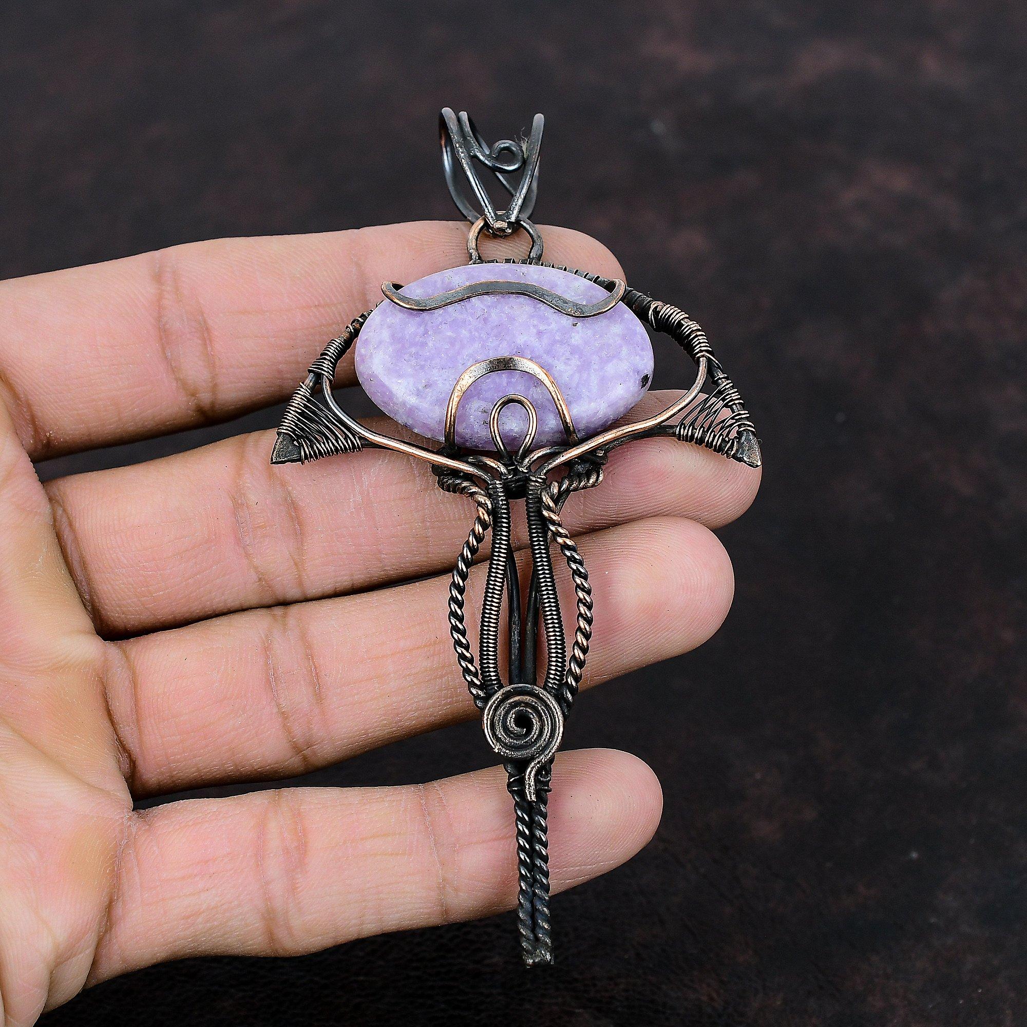 Pandantiv Lepidolit Pandantiv Înfășurat în Sârmă de Cupru Pandantiv Piatră Prețioasă de Calitate Superioară Pandantiv Delicat Bijuterii din Sârmă de Cupru Pandantiv Handmade Cadou Pentru Mamă