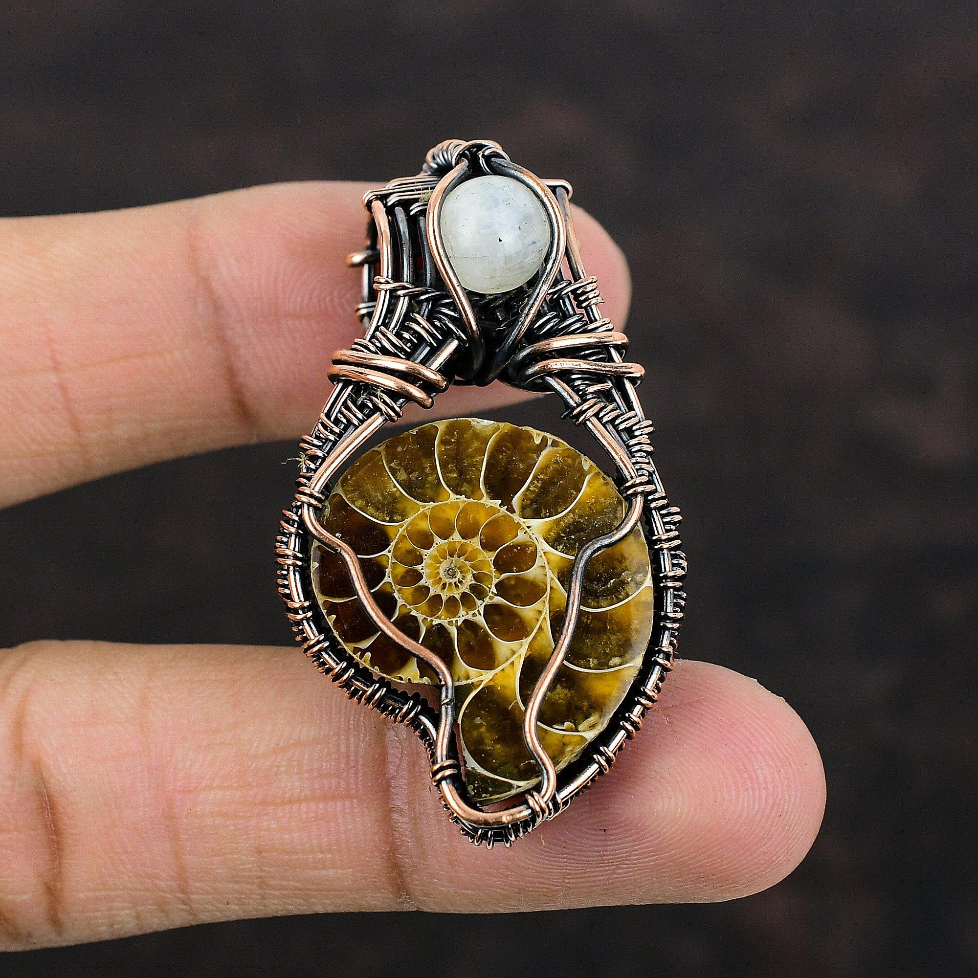 Ammonit Fossil Anhänger Kupferdraht umwickelter Anhänger Regenbogen Mondstein Anhänger Kupferdraht Schmuck Handgefertigter Edelsteinanhänger Geschenk für Mutter