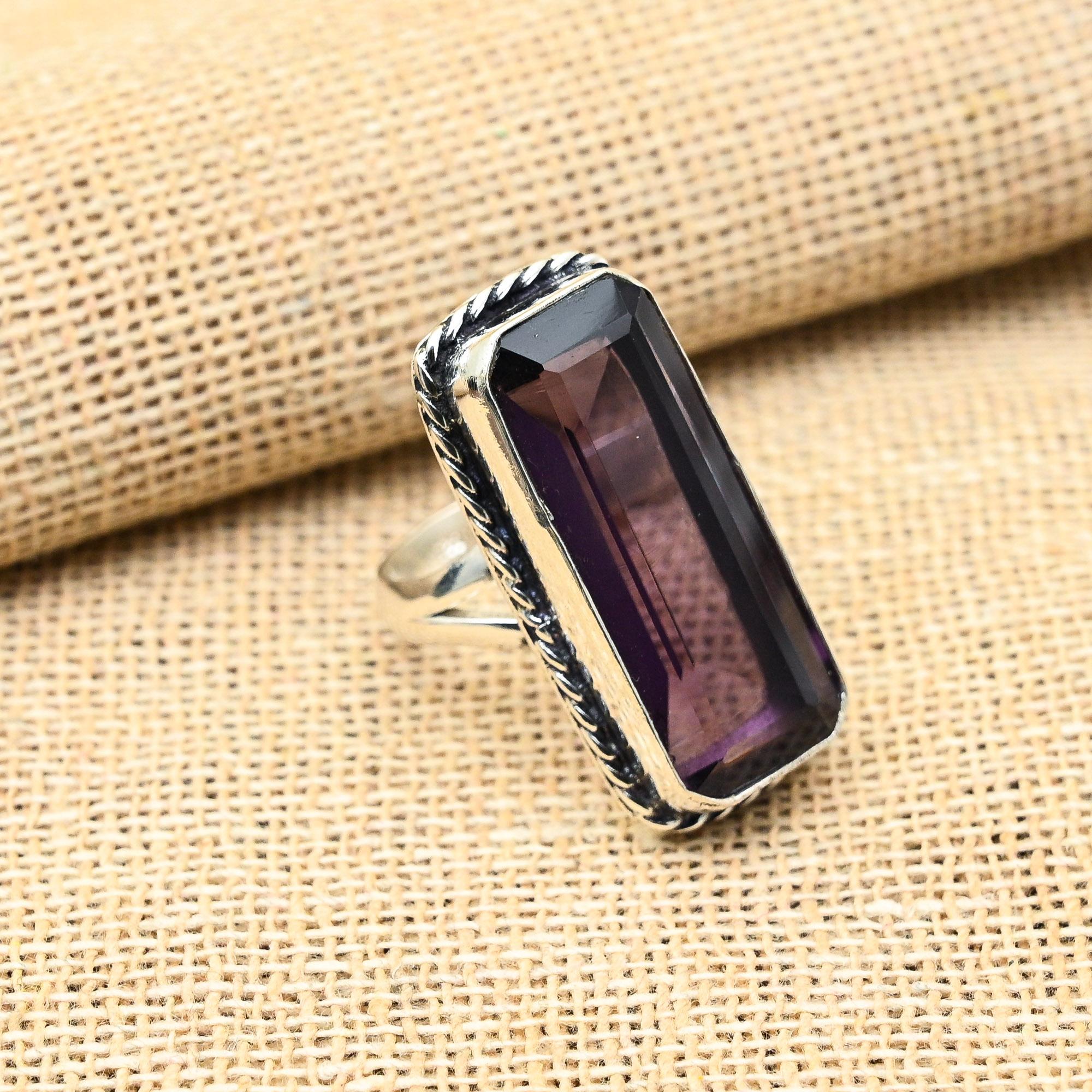 Wunderschöner handgemachter Schmuckring aus 925er Sterlingsilber mit Amethyst-Edelstein für Sie