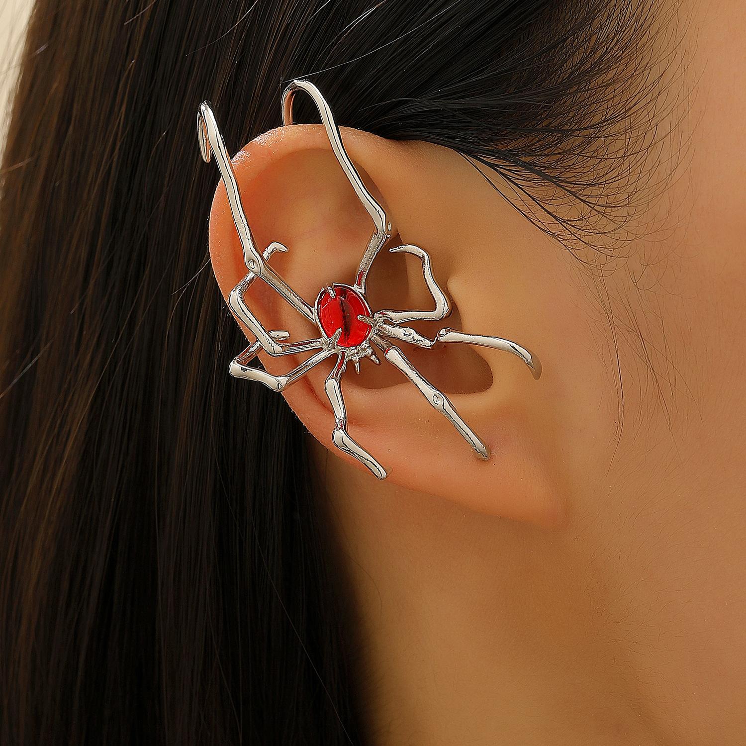 Fashion Personalized Exquisite Minimalist Dark Design Crawling Spider Ear Clip Halloween Versatile Earrings