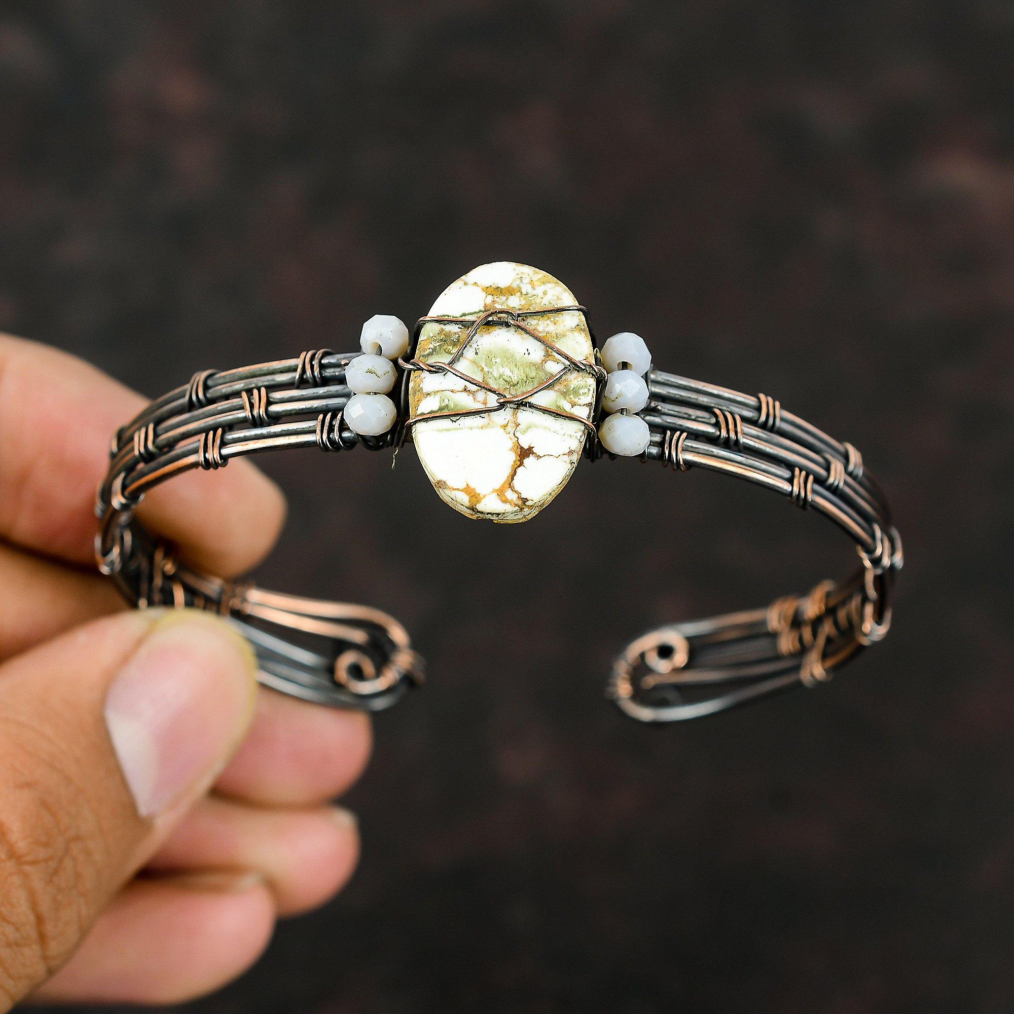 Wildpferd Magnesit Manschette Blaue Spitzenachat Perlen Armband Kupferdraht umwickelter Schmuck Verstellbarer Armreif Handgefertigte Manschette Edelstein Kupferarmreif