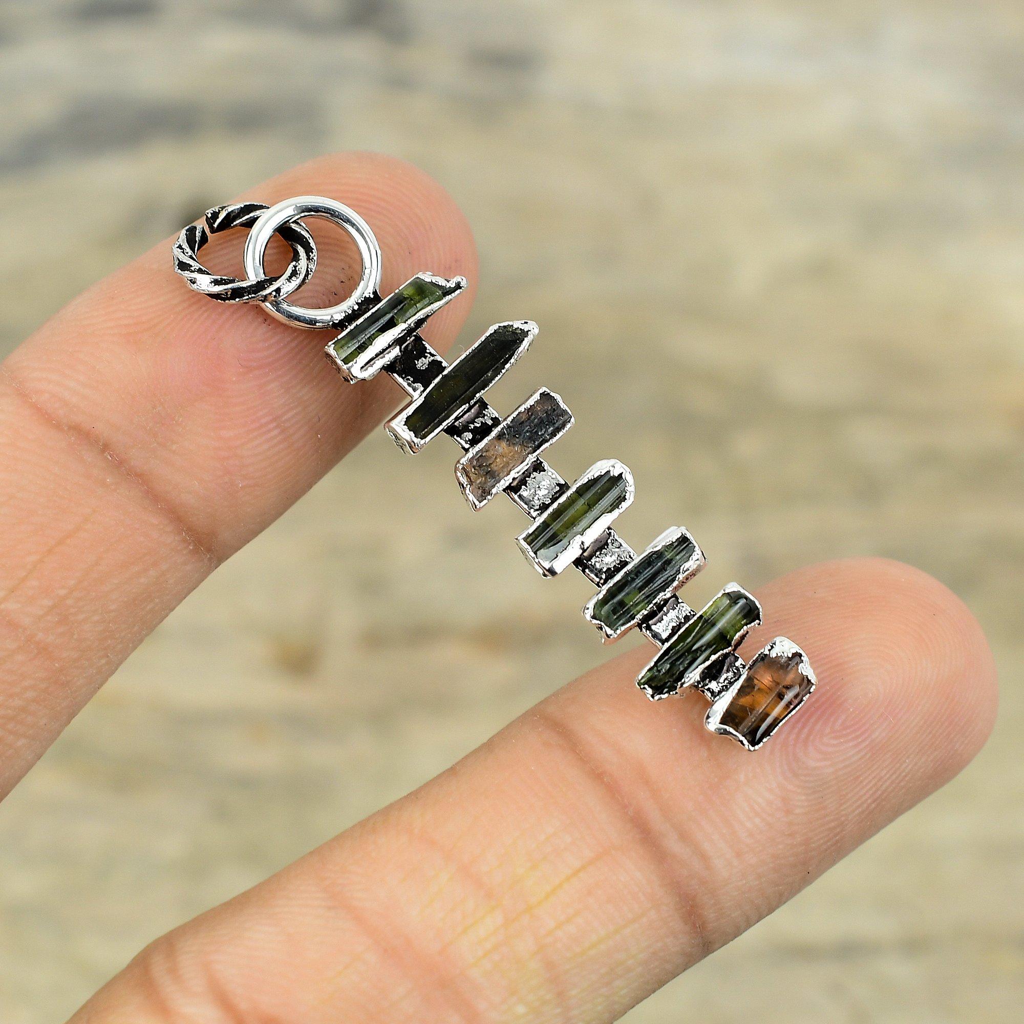 Přívěsek z hrubého multiturmalínu Electroformed měděný šperk Stříbrný přívěsek Ručně vyráběné kamenné šperky Electroformed měděný přívěsek