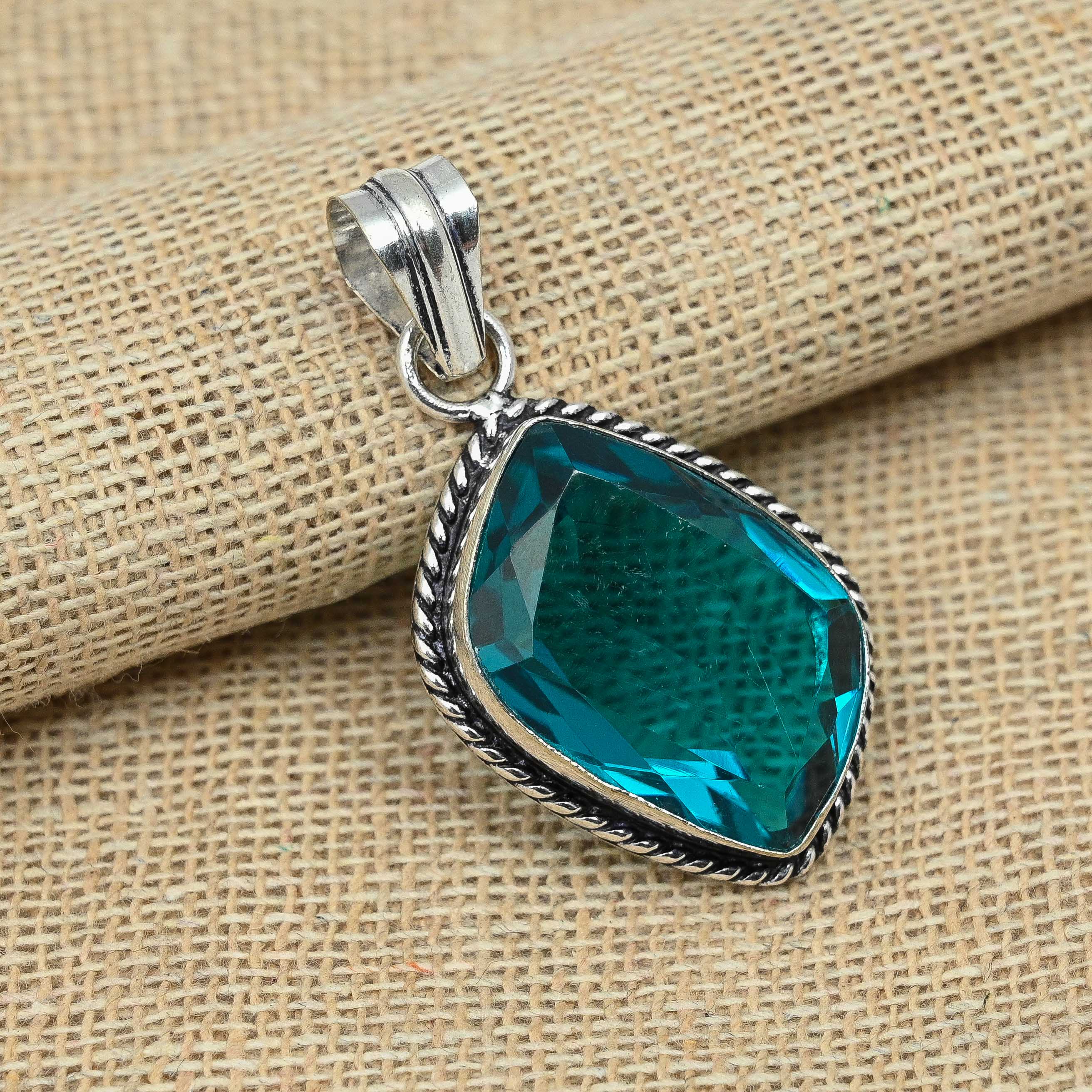 Indicolite Tourmaline Gemstone 925 Sterling Silver Pendentif fait à la main pour les femmes Cadeau