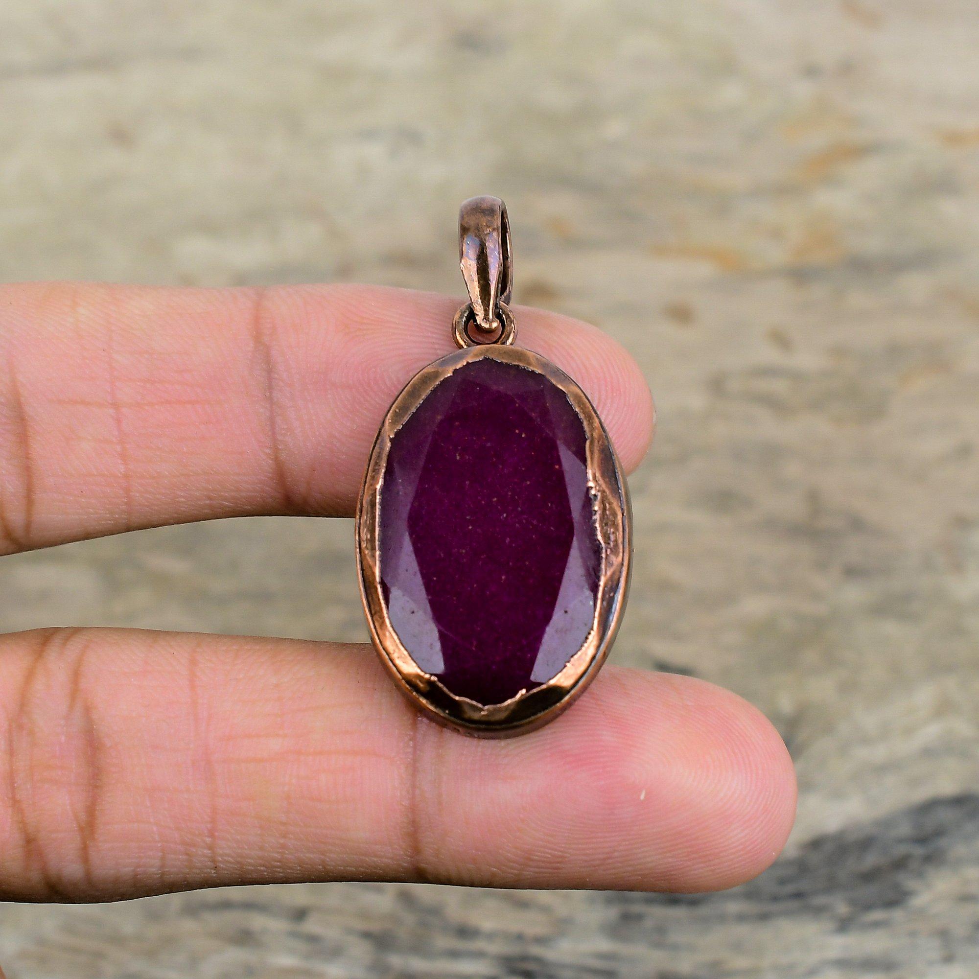 Fasetowany wisiorek z rubinu kaszmirskiego, wisiorek z miedzi elektroformowanej, biżuteria z prawdziwych kamieni szlachetnych, elegancki wisiorek, ręcznie robiona biżuteria miedziana, prezenty dla matki