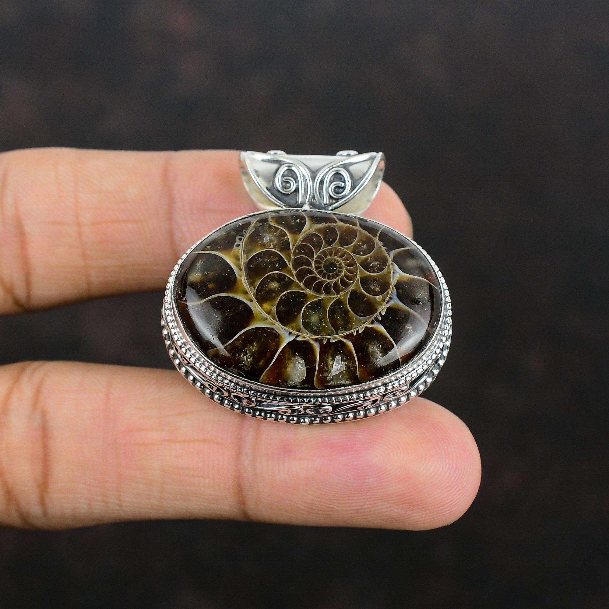 Colgante fósil de amonita hecho a mano, colgante de piedra preciosa real, colgante de plata de ley 925, colgante vintage muy bonito, regalo de joyería increíble para ella