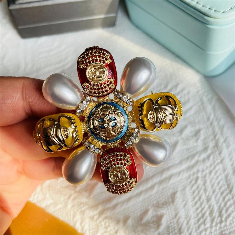 Brooch Baroque Court Style Simulation Pearl Corsage Pins for Women Men Vintage Accessories
