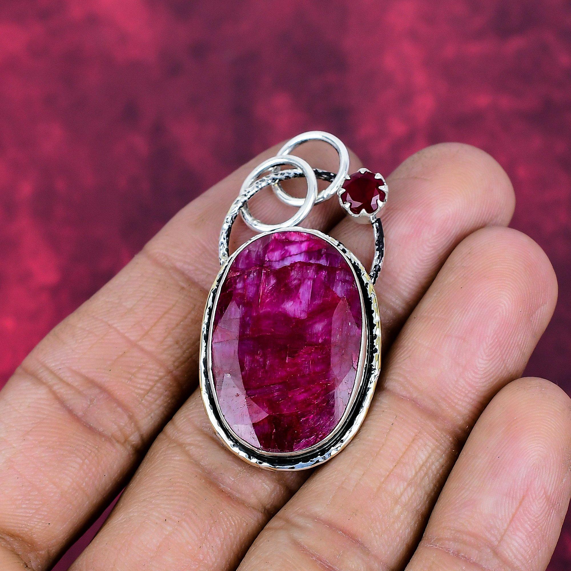 Im Labor hergestellter Rubin Anhänger Edelsteinschmuck, 925 Sterlingsilber massiv handgefertigter Anhänger, Schmuck im neuesten Design