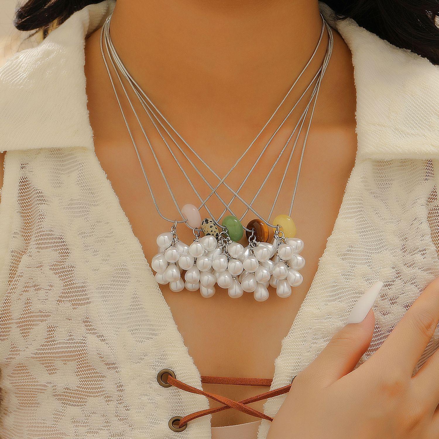 Light Luxury Simplicity Imitation Pearl Grape Necklace Pendant Clavicle Chain