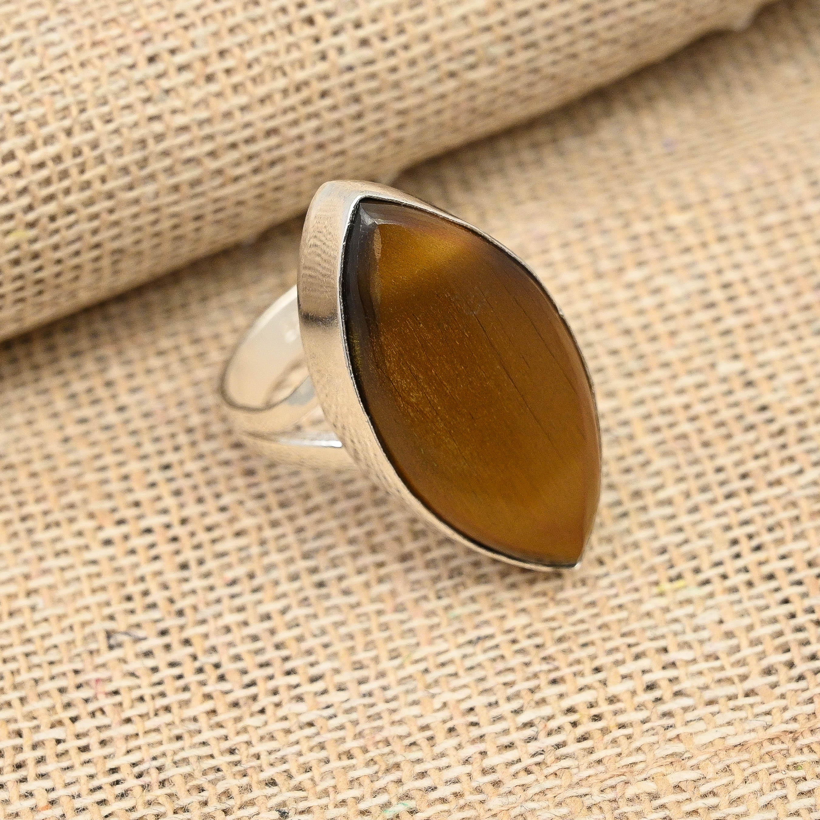 Wundervoller Tigerauge-Edelstein, handgefertigter Ringschmuck aus 925er Sterlingsilber