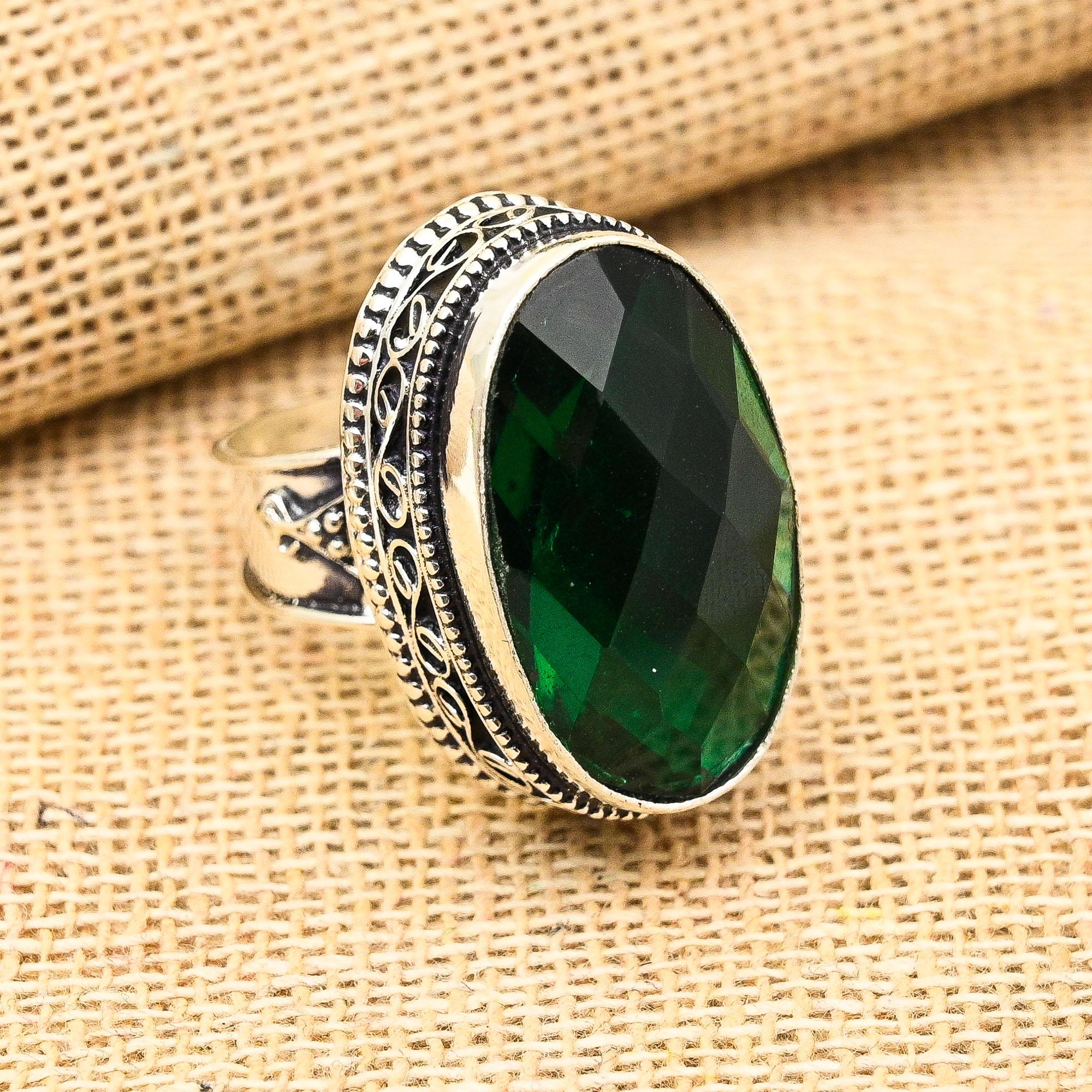 Hermoso anillo de joyería hecho a mano en plata de ley 925 con piedra preciosa de diópsido cromado