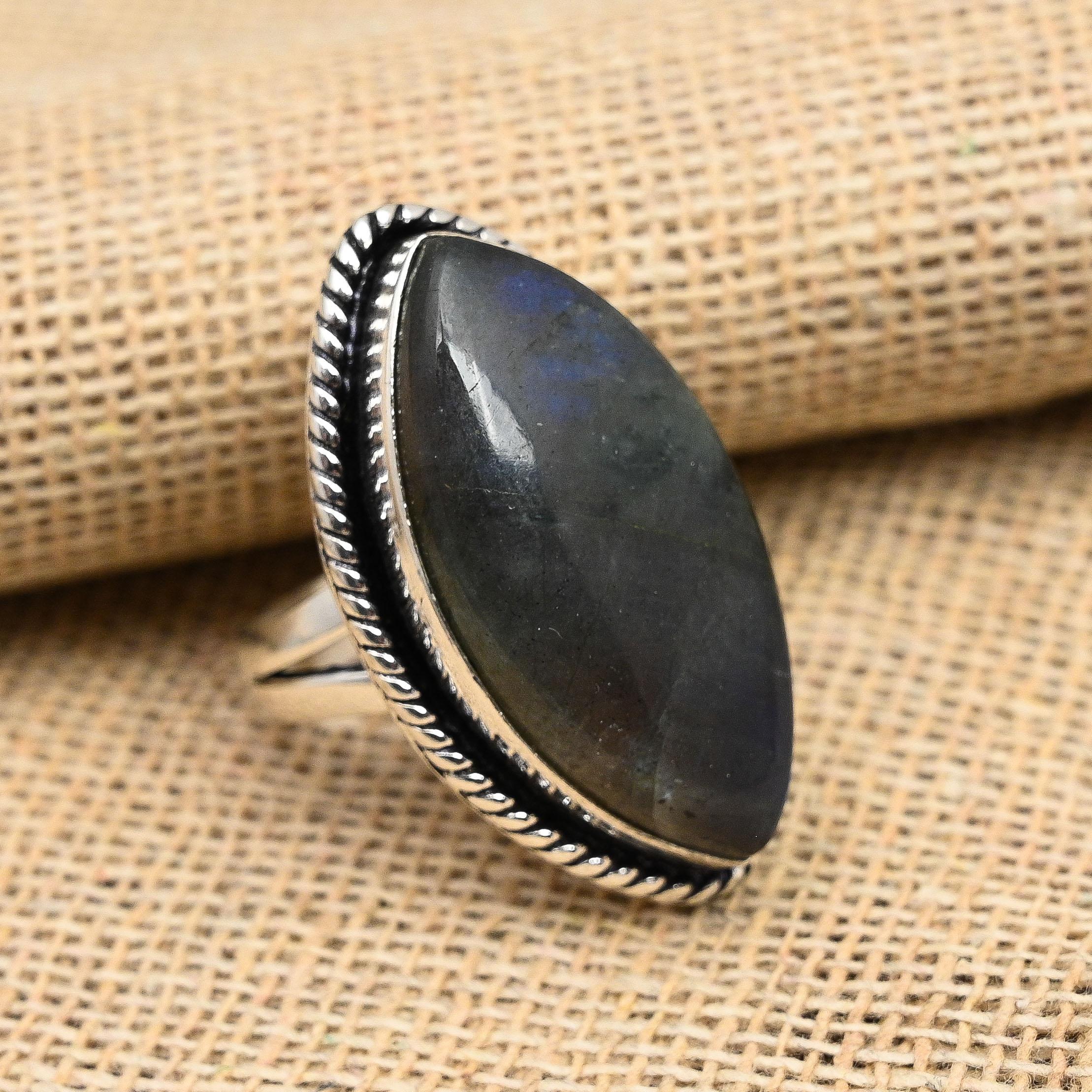 Wunderschöner Labradorit-Edelstein, handgefertigter Ringschmuck aus 925er Sterlingsilber