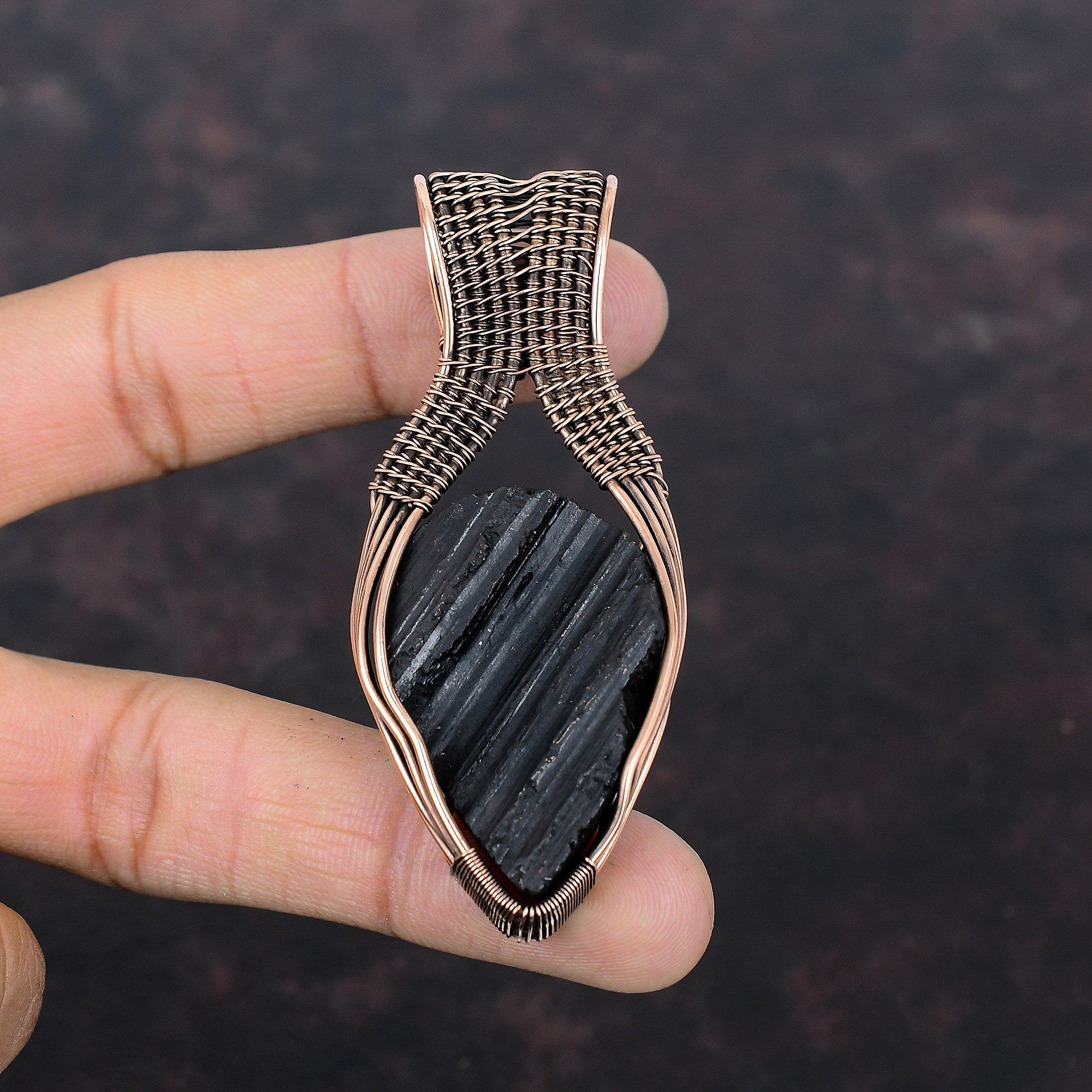 Pendentif Brut Tourmaline Noire Pendentif Enveloppé de Fil de Cuivre Bijou Pierre Précieuse Fait Main Pendentif Designer Bijou Enveloppé de Fil de Cuivre Cadeau pour Maman
