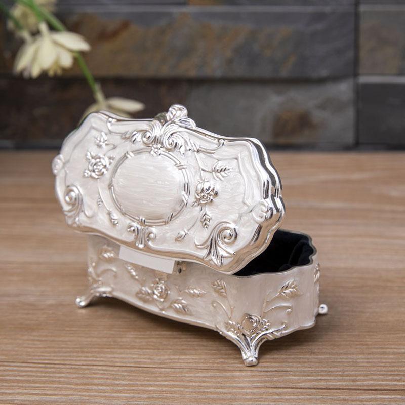 1 Stück Vintage ovale Metall-Schmuckschatulle mit Schnalle – kleine versilberte Zinklegierung, kreative Retro-Schmuck-Aufbewahrungsbox