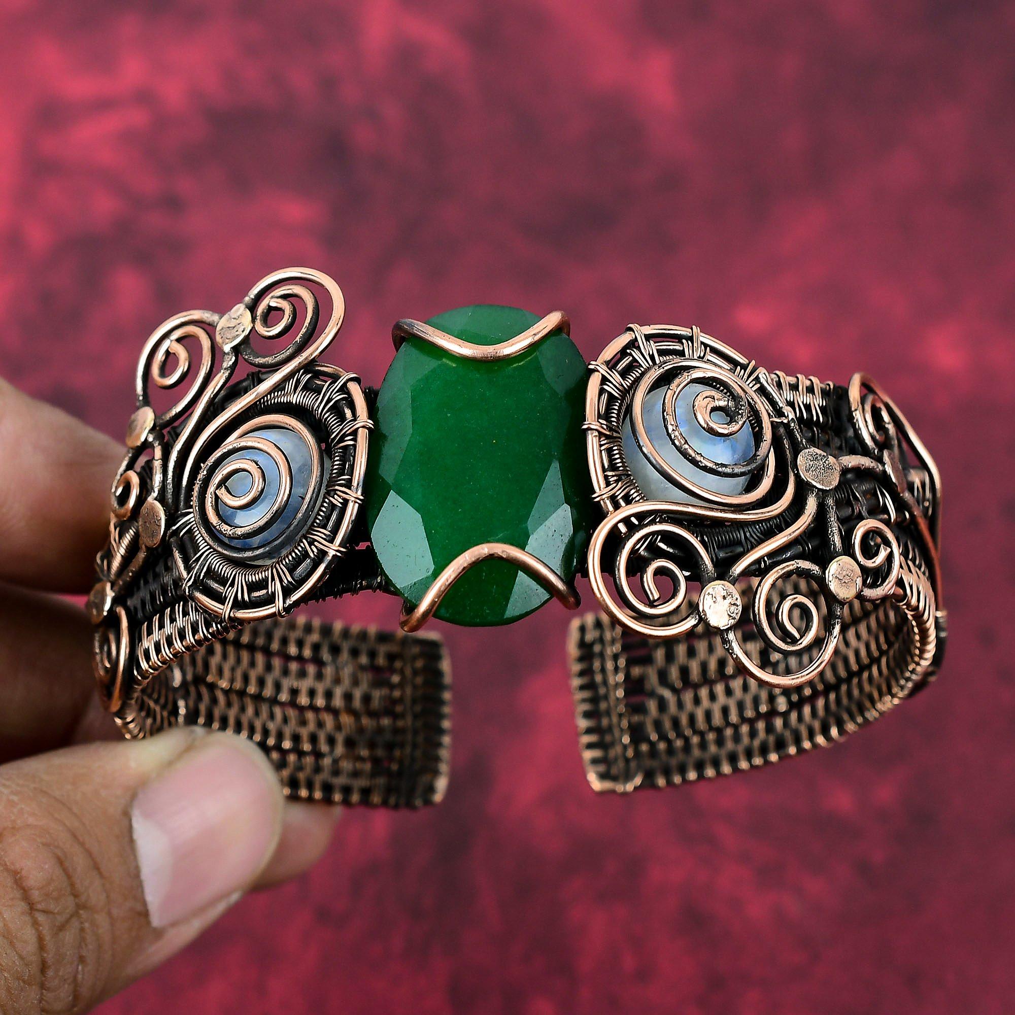 Facettierter sambischer Smaragd Armreif Kupferdraht umwickelt Verstellbares Armband Regenbogen-Mondstein Edelstein Manschette Handgefertigter Kupferschmuck für Geschenk