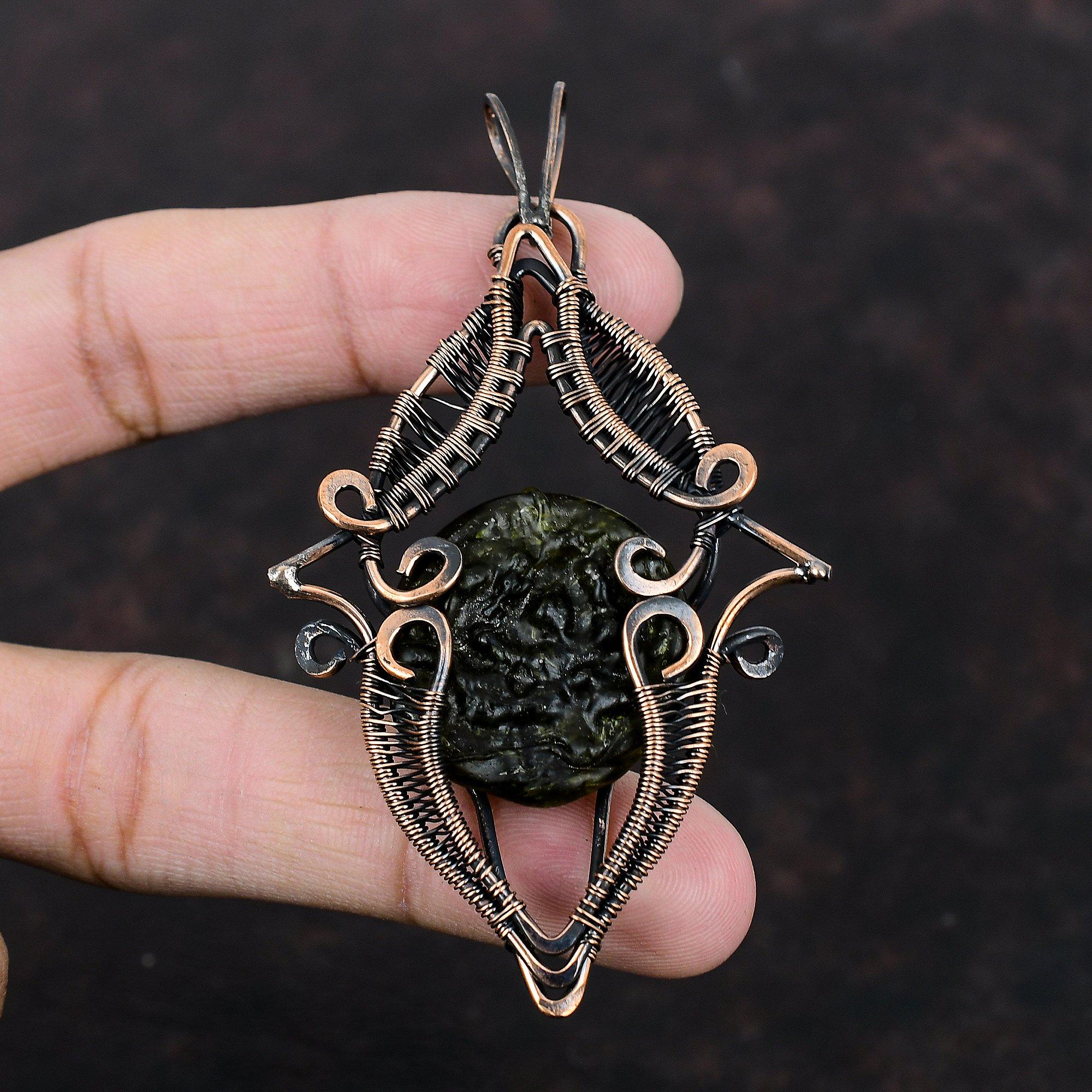 Pandantiv Moldavit Pandantiv Înfășurat în Sârmă de Cupru Bijuterii cu Pietre Prețioase Pandantiv Boho Hippie Bijuterii din Cupru cu Moldavit Pandantiv Lucrat Manual Cadou de Logodnă